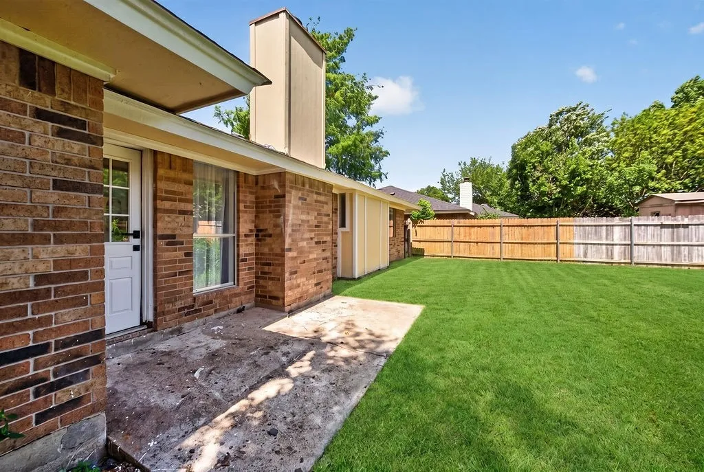 Single Family Residence For Sale in Tarrant County , 401 Myrtle Drive, Arlington, Texas 76018, 3 Bedroom, 2 Bathroom, 2 Garage spaces, 1,389 Sqft, built in 1984, mls#21317620, Real Estate Agent in Arlington, Homes For Sale in Tarrant county, Homes For Sale in Arlington, Realtor in Arlington Texas, Real Estate Brokerage Independent Realty Texas, Luminita Cordes Realtor