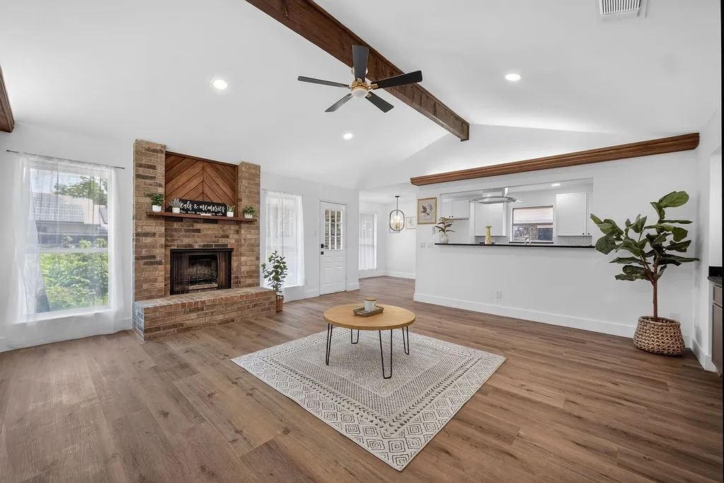 Single Family Residence For Sale in Tarrant County , 401 Myrtle Drive, Arlington, Texas 76018, 3 Bedroom, 2 Bathroom, 2 Garage spaces, 1,389 Sqft, built in 1984, mls#21317620, Real Estate Agent in Arlington, Homes For Sale in Tarrant county, Homes For Sale in Arlington, Realtor in Arlington Texas, Real Estate Brokerage Independent Realty Texas, Luminita Cordes Realtor