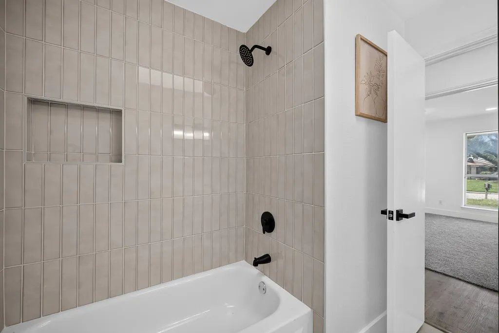 Single Family Residence For Sale in Tarrant County , 401 Myrtle Drive, Arlington, Texas 76018, 3 Bedroom, 2 Bathroom, 2 Garage spaces, 1,389 Sqft, built in 1984, mls#21317620, Real Estate Agent in Arlington, Homes For Sale in Tarrant county, Homes For Sale in Arlington, Realtor in Arlington Texas, Real Estate Brokerage Independent Realty Texas, Luminita Cordes Realtor