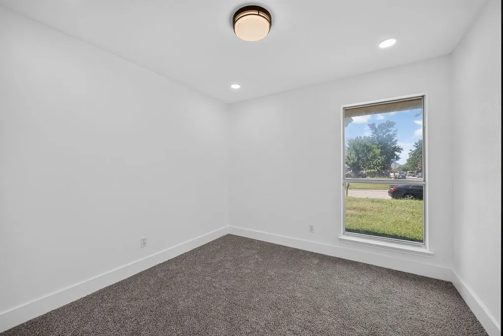 Single Family Residence For Sale in Tarrant County , 401 Myrtle Drive, Arlington, Texas 76018, 3 Bedroom, 2 Bathroom, 2 Garage spaces, 1,389 Sqft, built in 1984, mls#21317620, Real Estate Agent in Arlington, Homes For Sale in Tarrant county, Homes For Sale in Arlington, Realtor in Arlington Texas, Real Estate Brokerage Independent Realty Texas, Luminita Cordes Realtor