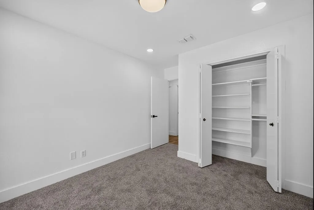 Single Family Residence For Sale in Tarrant County , 401 Myrtle Drive, Arlington, Texas 76018, 3 Bedroom, 2 Bathroom, 2 Garage spaces, 1,389 Sqft, built in 1984, mls#21317620, Real Estate Agent in Arlington, Homes For Sale in Tarrant county, Homes For Sale in Arlington, Realtor in Arlington Texas, Real Estate Brokerage Independent Realty Texas, Luminita Cordes Realtor