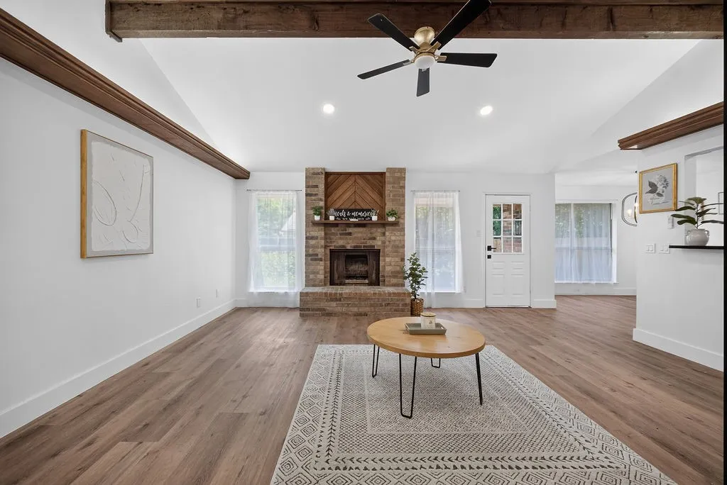Single Family Residence For Sale in Tarrant County , 401 Myrtle Drive, Arlington, Texas 76018, 3 Bedroom, 2 Bathroom, 2 Garage spaces, 1,389 Sqft, built in 1984, mls#21317620, Real Estate Agent in Arlington, Homes For Sale in Tarrant county, Homes For Sale in Arlington, Realtor in Arlington Texas, Real Estate Brokerage Independent Realty Texas, Luminita Cordes Realtor