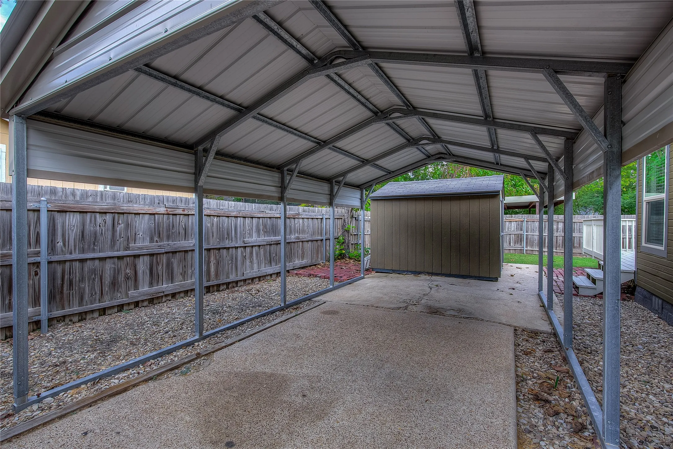 Carport
