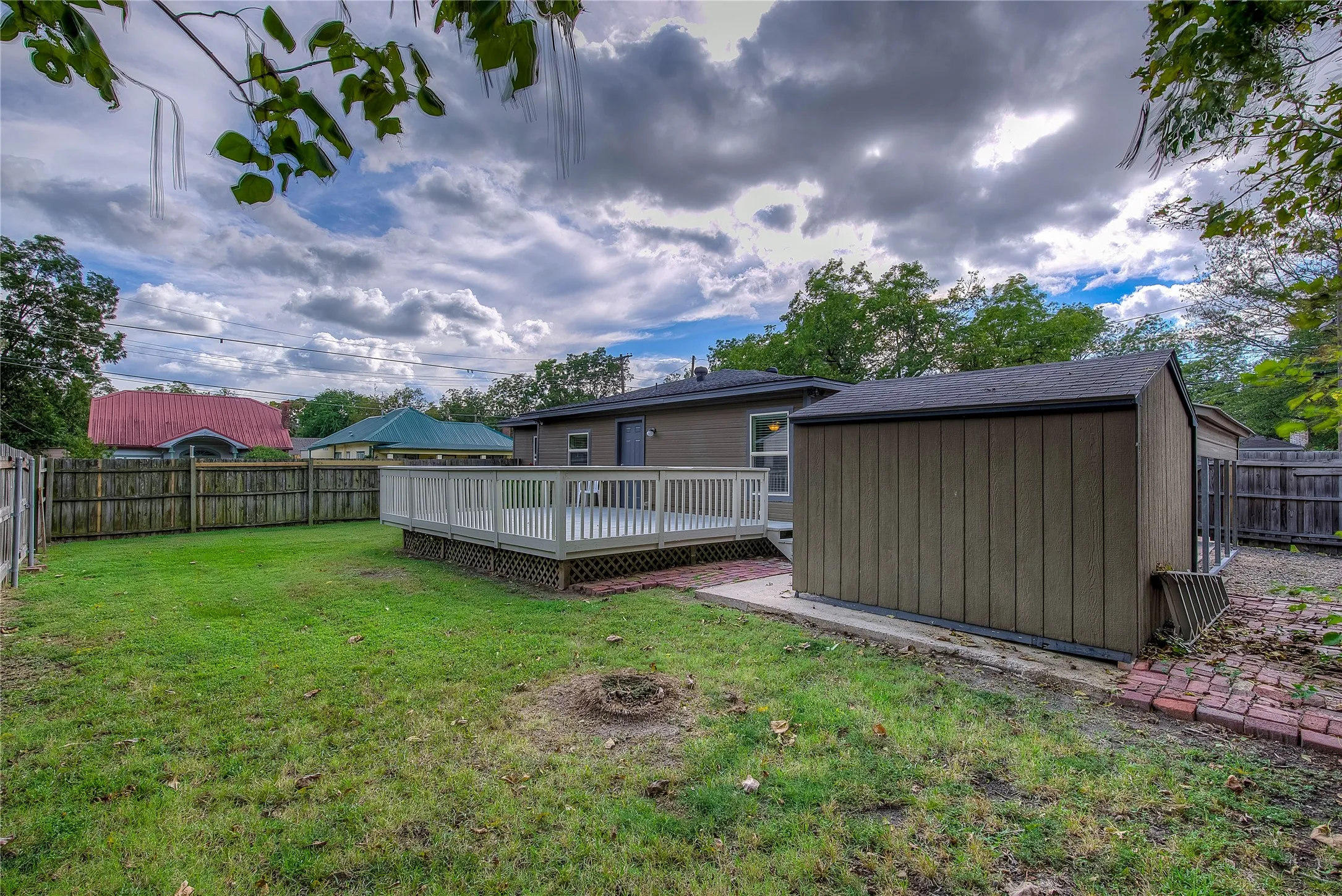 Plenty of storage in the back yard building