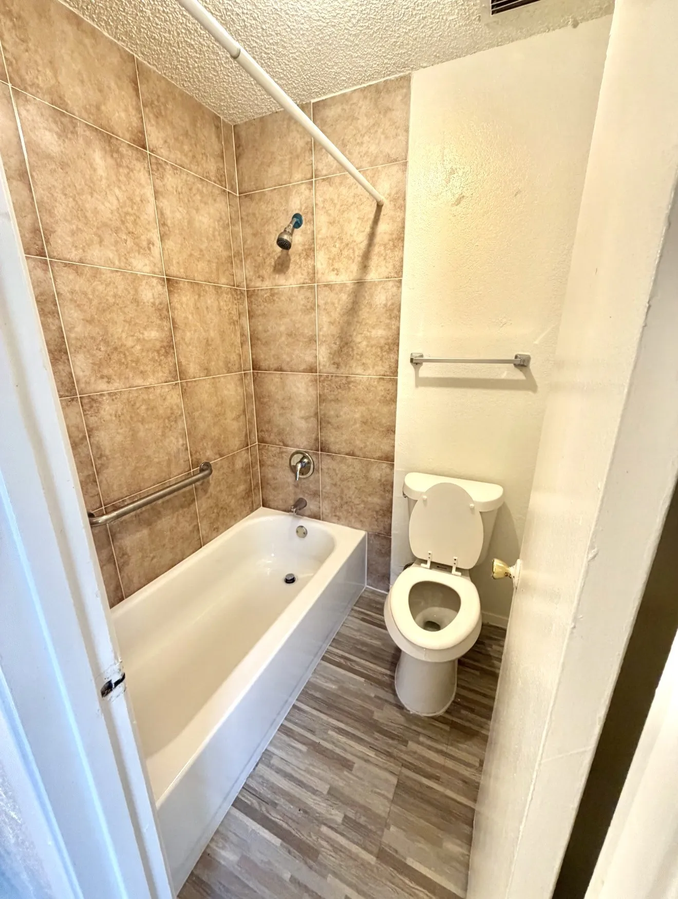 Condominium For Rent in Dallas County , 12484 Abrams Road 2324, Dallas, Texas 75243, 2 Bedroom, 2 Bathroom, Garage spaces, 998 Sqft, built in 1982, Price $1,470, mls#21317610, Real Estate Agent in Dallas, Homes For Rent in Dallas county, Homes For Rent in Dallas, Realtor in Dallas Texas, Real Estate Brokerage Independent Realty Texas, Luminita Cordes Realtor