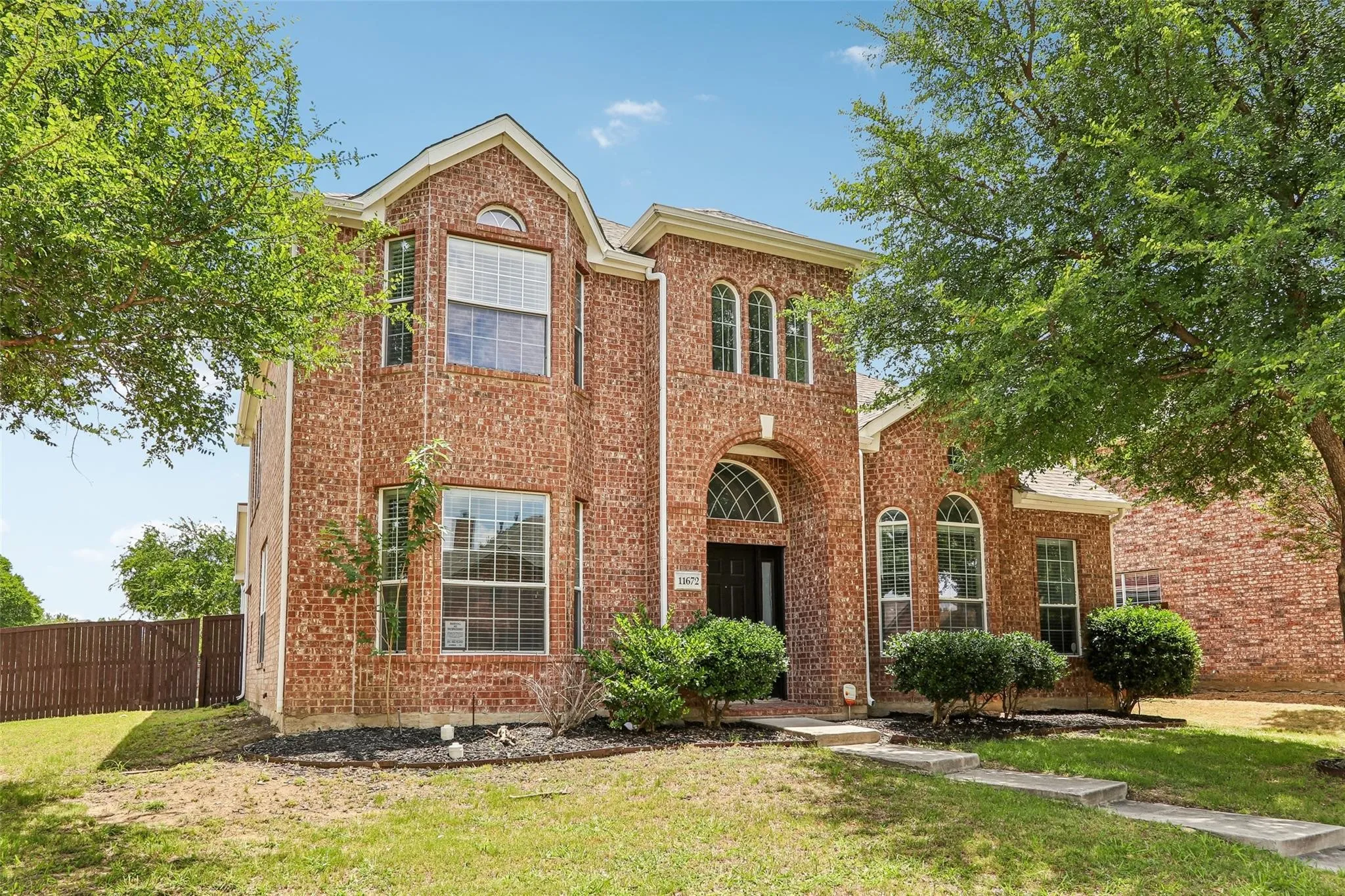 Single Family Residence For Sale in Denton County , 11672 Cape Royal Lane, Frisco, Texas 75033, 5 Bedroom, 4 Bathroom, 2 Garage spaces, 3,641 Sqft, built in 2002, mls#21316434, Real Estate Agent in Frisco, Homes For Sale in Denton county, Homes For Sale in Frisco, Realtor in Frisco Texas, Real Estate Brokerage Independent Realty Texas, Luminita Cordes Realtor