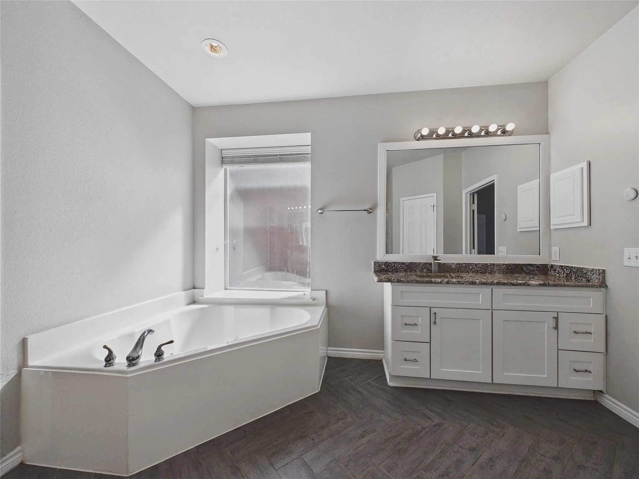 Single Family Residence For Sale in Denton County , 11672 Cape Royal Lane, Frisco, Texas 75033, 5 Bedroom, 4 Bathroom, 2 Garage spaces, 3,641 Sqft, built in 2002, mls#21316434, Real Estate Agent in Frisco, Homes For Sale in Denton county, Homes For Sale in Frisco, Realtor in Frisco Texas, Real Estate Brokerage Independent Realty Texas, Luminita Cordes Realtor