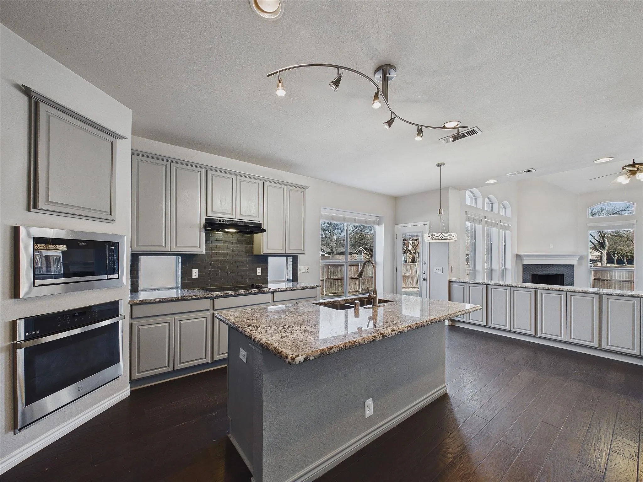 Single Family Residence For Sale in Denton County , 11672 Cape Royal Lane, Frisco, Texas 75033, 5 Bedroom, 4 Bathroom, 2 Garage spaces, 3,641 Sqft, built in 2002, mls#21316434, Real Estate Agent in Frisco, Homes For Sale in Denton county, Homes For Sale in Frisco, Realtor in Frisco Texas, Real Estate Brokerage Independent Realty Texas, Luminita Cordes Realtor