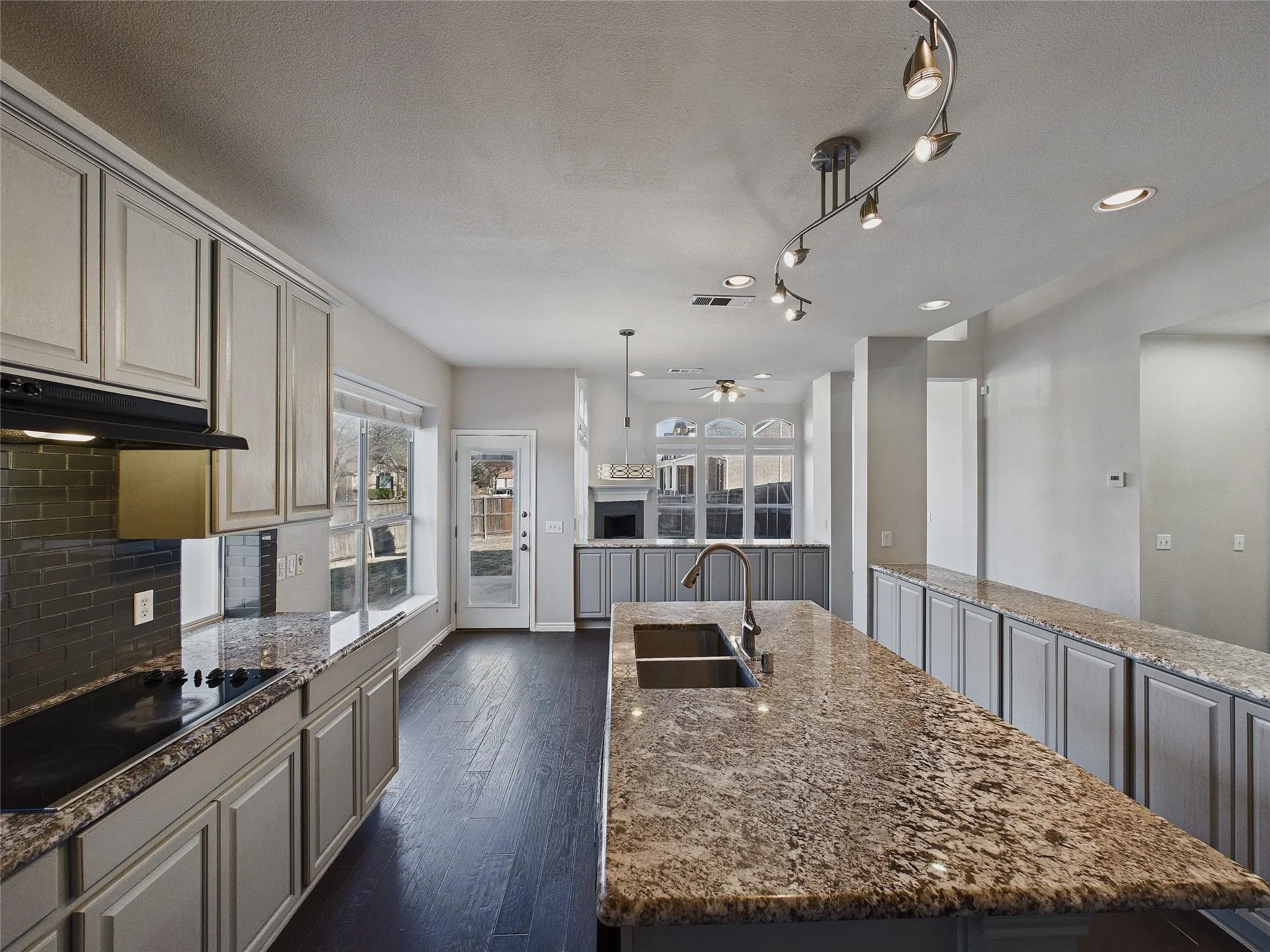 Single Family Residence For Sale in Denton County , 11672 Cape Royal Lane, Frisco, Texas 75033, 5 Bedroom, 4 Bathroom, 2 Garage spaces, 3,641 Sqft, built in 2002, mls#21316434, Real Estate Agent in Frisco, Homes For Sale in Denton county, Homes For Sale in Frisco, Realtor in Frisco Texas, Real Estate Brokerage Independent Realty Texas, Luminita Cordes Realtor