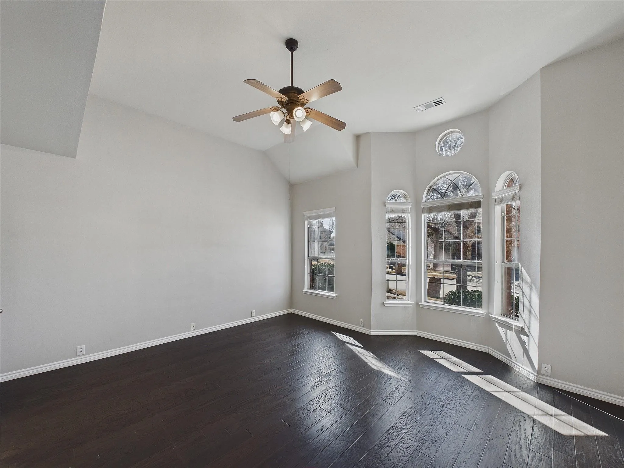 Single Family Residence For Sale in Denton County , 11672 Cape Royal Lane, Frisco, Texas 75033, 5 Bedroom, 4 Bathroom, 2 Garage spaces, 3,641 Sqft, built in 2002, mls#21316434, Real Estate Agent in Frisco, Homes For Sale in Denton county, Homes For Sale in Frisco, Realtor in Frisco Texas, Real Estate Brokerage Independent Realty Texas, Luminita Cordes Realtor