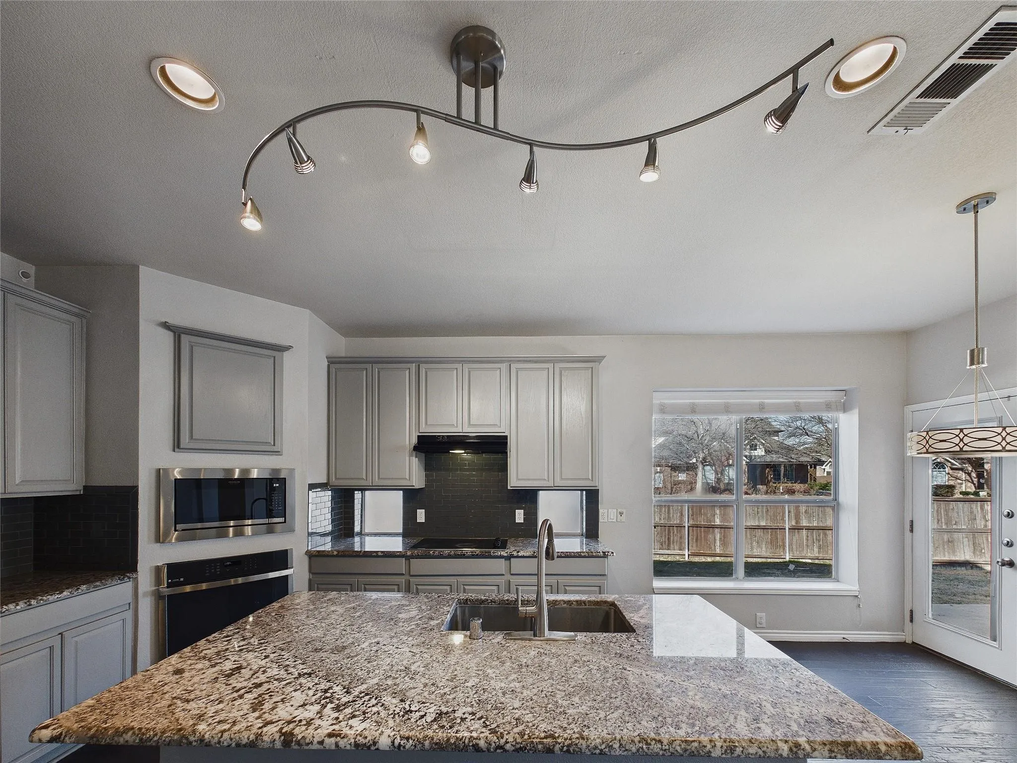 Single Family Residence For Sale in Denton County , 11672 Cape Royal Lane, Frisco, Texas 75033, 5 Bedroom, 4 Bathroom, 2 Garage spaces, 3,641 Sqft, built in 2002, mls#21316434, Real Estate Agent in Frisco, Homes For Sale in Denton county, Homes For Sale in Frisco, Realtor in Frisco Texas, Real Estate Brokerage Independent Realty Texas, Luminita Cordes Realtor