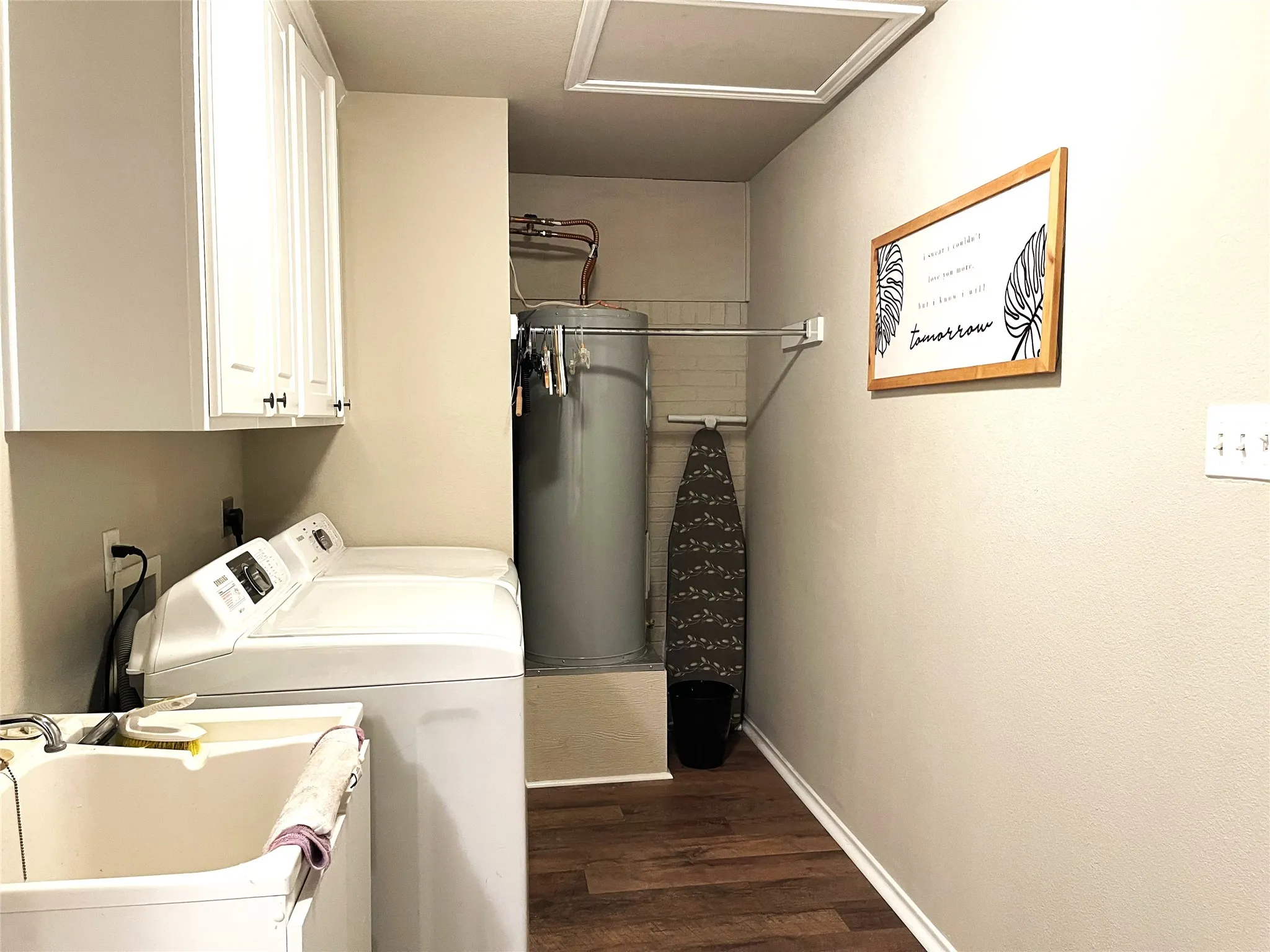 Single Family Residence For Sale in Freestone County , 403 N Hall Street, Fairfield, Texas 75840, 5 Bedrooms, 3 Bathrooms, 2 Garage spaces, 3,602 Sqft, built in 1975, Price $370,000, mls#21309375, Real Estate Agent in Fairfield, Homes For Sale in Freestone county, Homes For Sale in Fairfield, Realtor in Fairfield Texas, Real Estate Brokerage Independent Realty Texas, Luminita Cordes Realtor