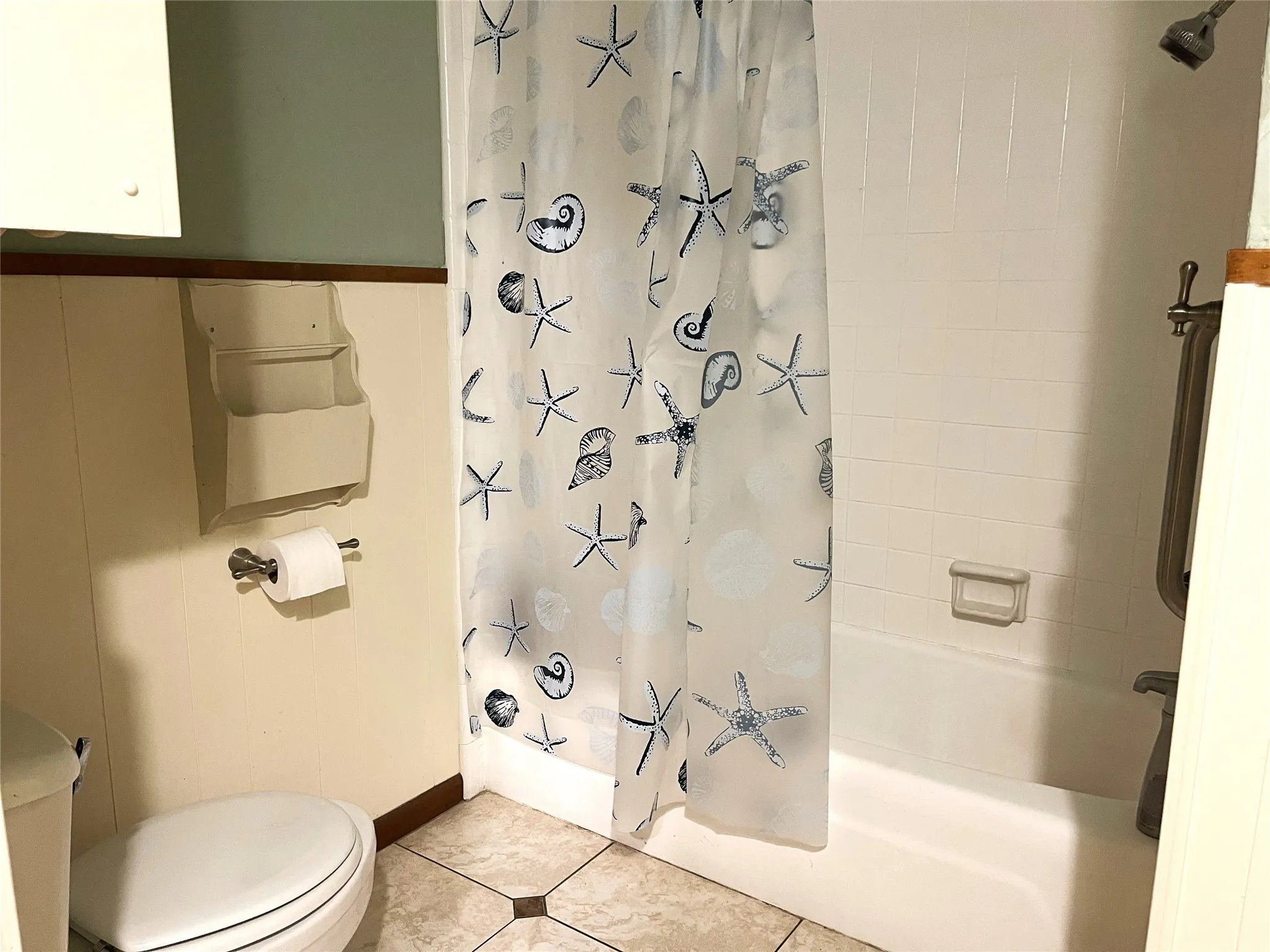 Single Family Residence For Sale in Freestone County , 403 N Hall Street, Fairfield, Texas 75840, 5 Bedrooms, 3 Bathrooms, 2 Garage spaces, 3,602 Sqft, built in 1975, Price $370,000, mls#21309375, Real Estate Agent in Fairfield, Homes For Sale in Freestone county, Homes For Sale in Fairfield, Realtor in Fairfield Texas, Real Estate Brokerage Independent Realty Texas, Luminita Cordes Realtor