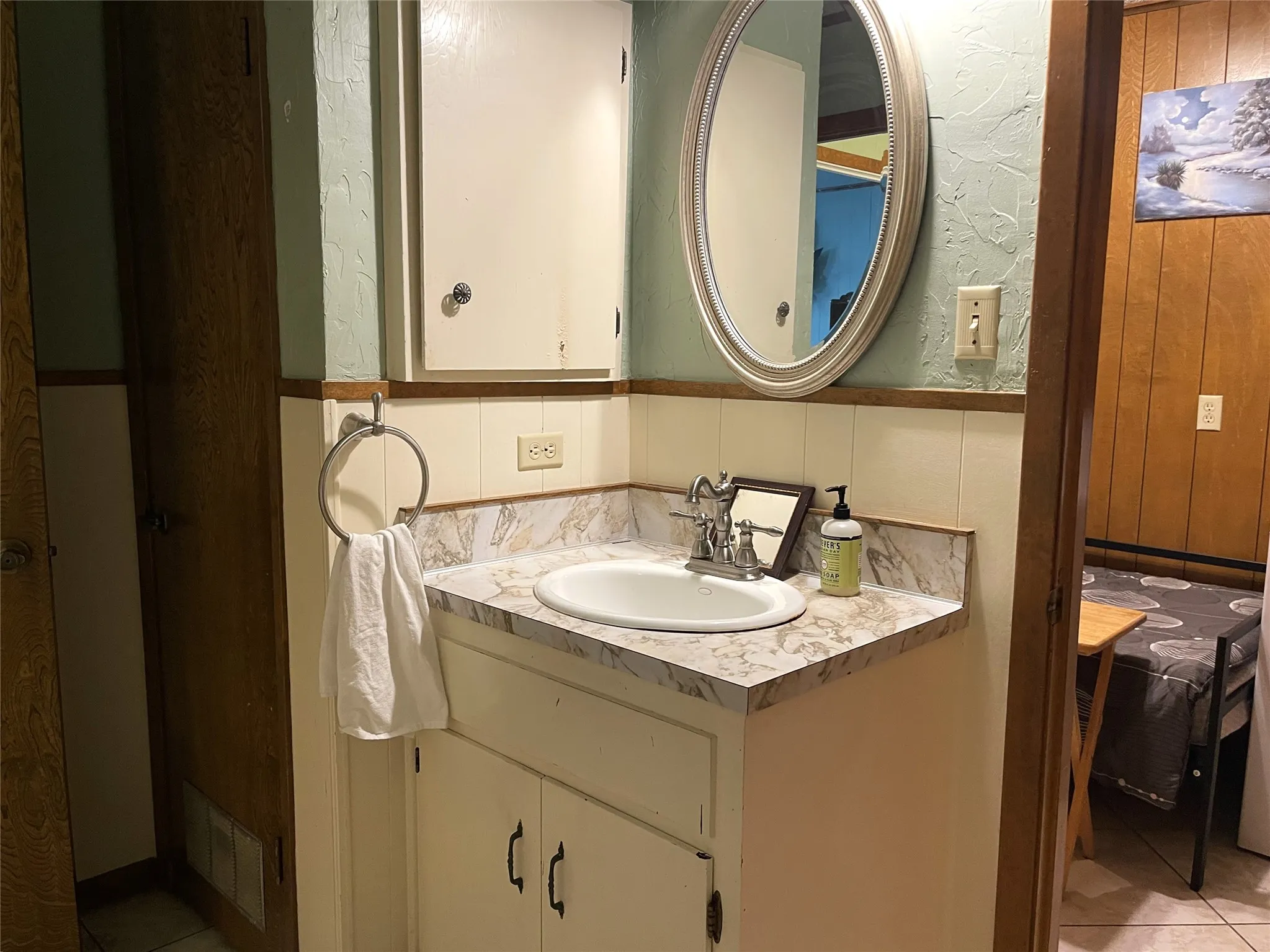 Single Family Residence For Sale in Freestone County , 403 N Hall Street, Fairfield, Texas 75840, 5 Bedrooms, 3 Bathrooms, 2 Garage spaces, 3,602 Sqft, built in 1975, Price $370,000, mls#21309375, Real Estate Agent in Fairfield, Homes For Sale in Freestone county, Homes For Sale in Fairfield, Realtor in Fairfield Texas, Real Estate Brokerage Independent Realty Texas, Luminita Cordes Realtor