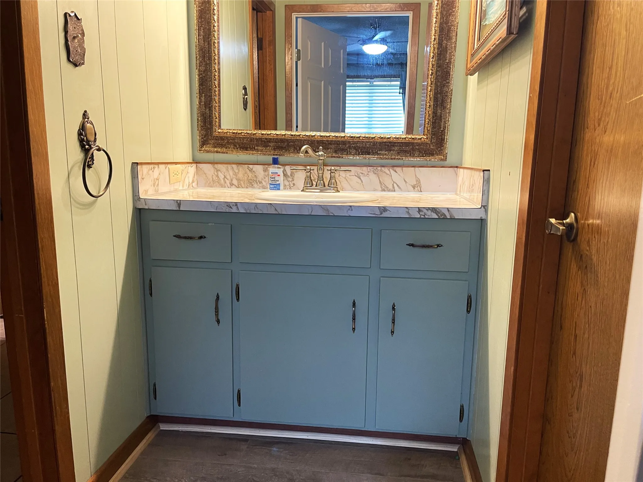 Single Family Residence For Sale in Freestone County , 403 N Hall Street, Fairfield, Texas 75840, 5 Bedrooms, 3 Bathrooms, 2 Garage spaces, 3,602 Sqft, built in 1975, Price $370,000, mls#21309375, Real Estate Agent in Fairfield, Homes For Sale in Freestone county, Homes For Sale in Fairfield, Realtor in Fairfield Texas, Real Estate Brokerage Independent Realty Texas, Luminita Cordes Realtor