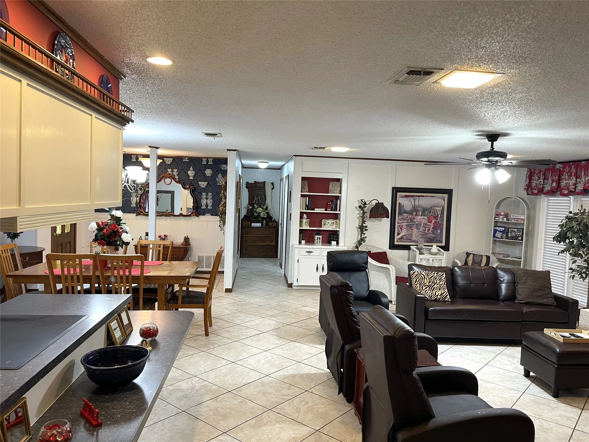Single Family Residence For Sale in Freestone County , 403 N Hall Street, Fairfield, Texas 75840, 5 Bedrooms, 3 Bathrooms, 2 Garage spaces, 3,602 Sqft, built in 1975, Price $370,000, mls#21309375, Real Estate Agent in Fairfield, Homes For Sale in Freestone county, Homes For Sale in Fairfield, Realtor in Fairfield Texas, Real Estate Brokerage Independent Realty Texas, Luminita Cordes Realtor