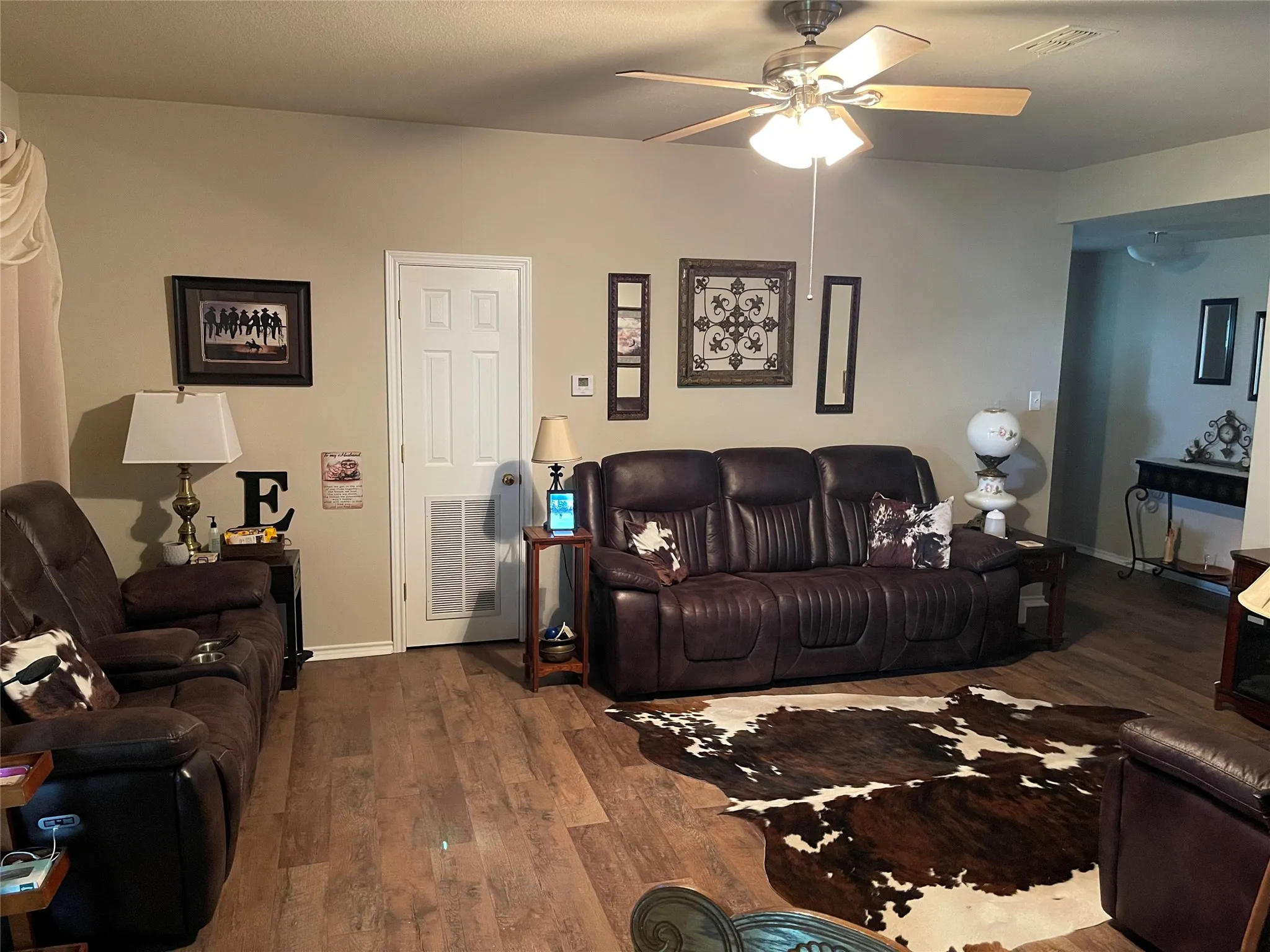 Single Family Residence For Sale in Freestone County , 403 N Hall Street, Fairfield, Texas 75840, 5 Bedrooms, 3 Bathrooms, 2 Garage spaces, 3,602 Sqft, built in 1975, Price $370,000, mls#21309375, Real Estate Agent in Fairfield, Homes For Sale in Freestone county, Homes For Sale in Fairfield, Realtor in Fairfield Texas, Real Estate Brokerage Independent Realty Texas, Luminita Cordes Realtor