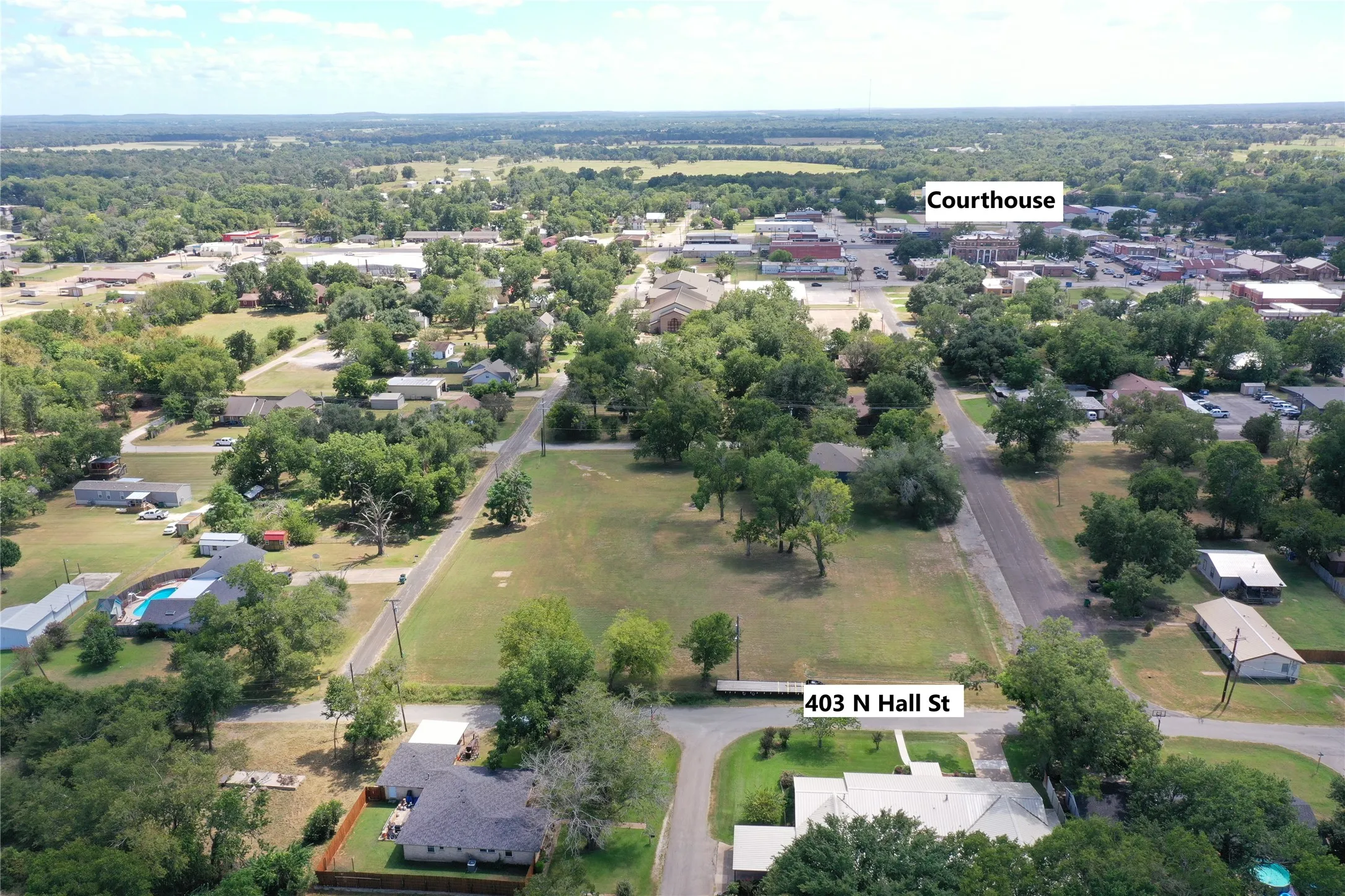 Single Family Residence For Sale in Freestone County , 403 N Hall Street, Fairfield, Texas 75840, 5 Bedrooms, 3 Bathrooms, 2 Garage spaces, 3,602 Sqft, built in 1975, Price $370,000, mls#21309375, Real Estate Agent in Fairfield, Homes For Sale in Freestone county, Homes For Sale in Fairfield, Realtor in Fairfield Texas, Real Estate Brokerage Independent Realty Texas, Luminita Cordes Realtor