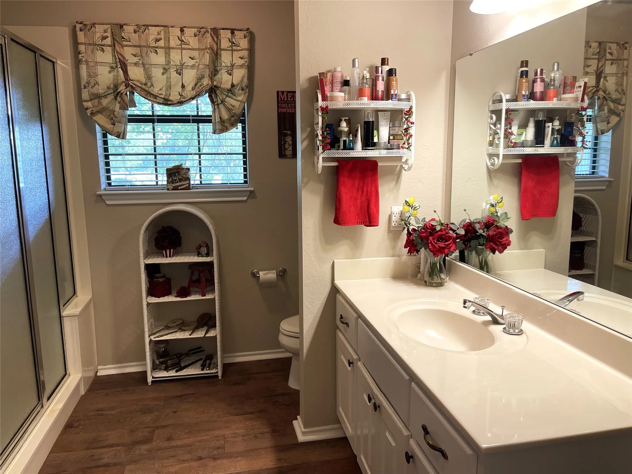 Single Family Residence For Sale in Freestone County , 403 N Hall Street, Fairfield, Texas 75840, 5 Bedrooms, 3 Bathrooms, 2 Garage spaces, 3,602 Sqft, built in 1975, Price $370,000, mls#21309375, Real Estate Agent in Fairfield, Homes For Sale in Freestone county, Homes For Sale in Fairfield, Realtor in Fairfield Texas, Real Estate Brokerage Independent Realty Texas, Luminita Cordes Realtor