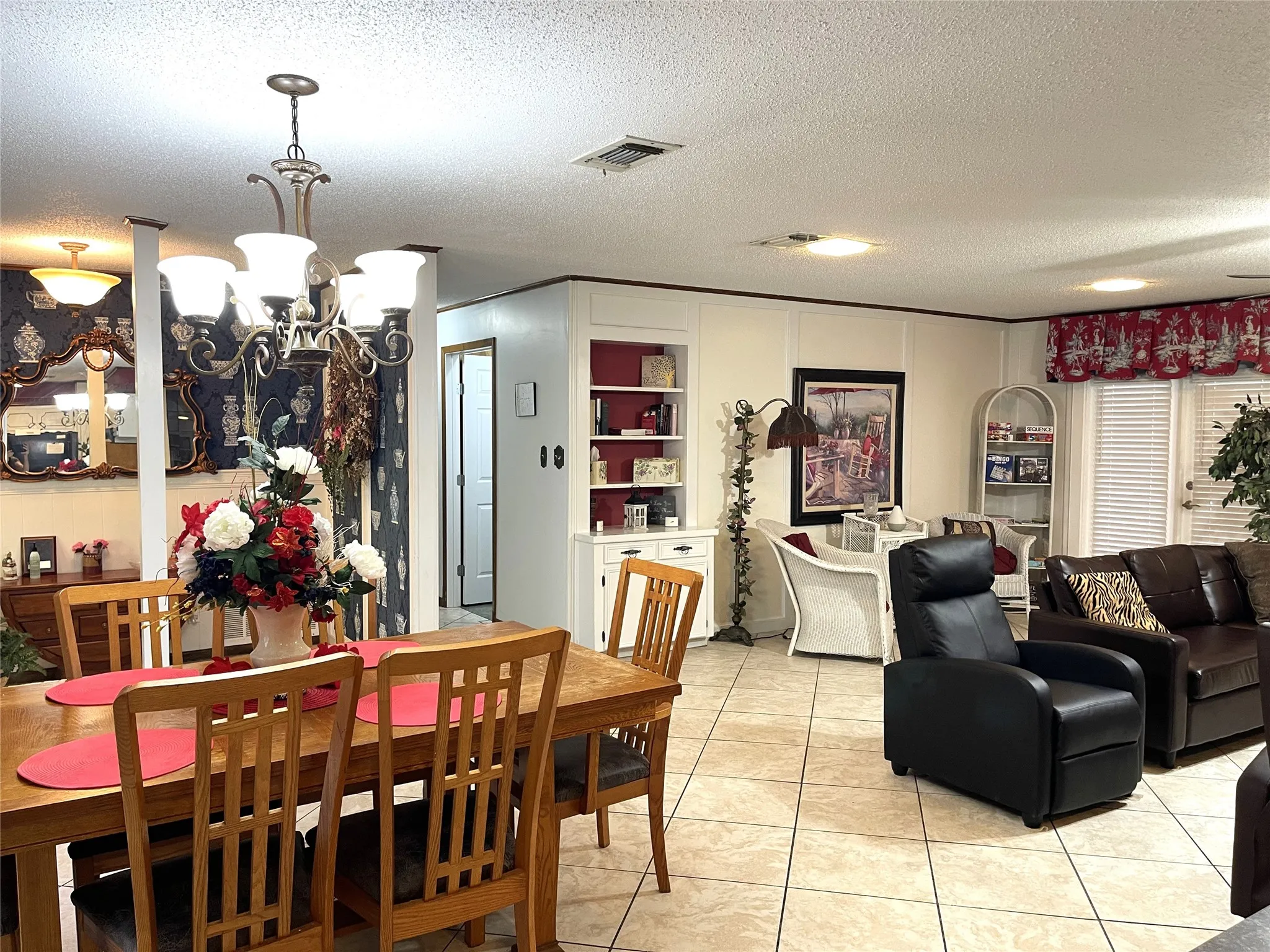 Single Family Residence For Sale in Freestone County , 403 N Hall Street, Fairfield, Texas 75840, 5 Bedrooms, 3 Bathrooms, 2 Garage spaces, 3,602 Sqft, built in 1975, Price $370,000, mls#21309375, Real Estate Agent in Fairfield, Homes For Sale in Freestone county, Homes For Sale in Fairfield, Realtor in Fairfield Texas, Real Estate Brokerage Independent Realty Texas, Luminita Cordes Realtor