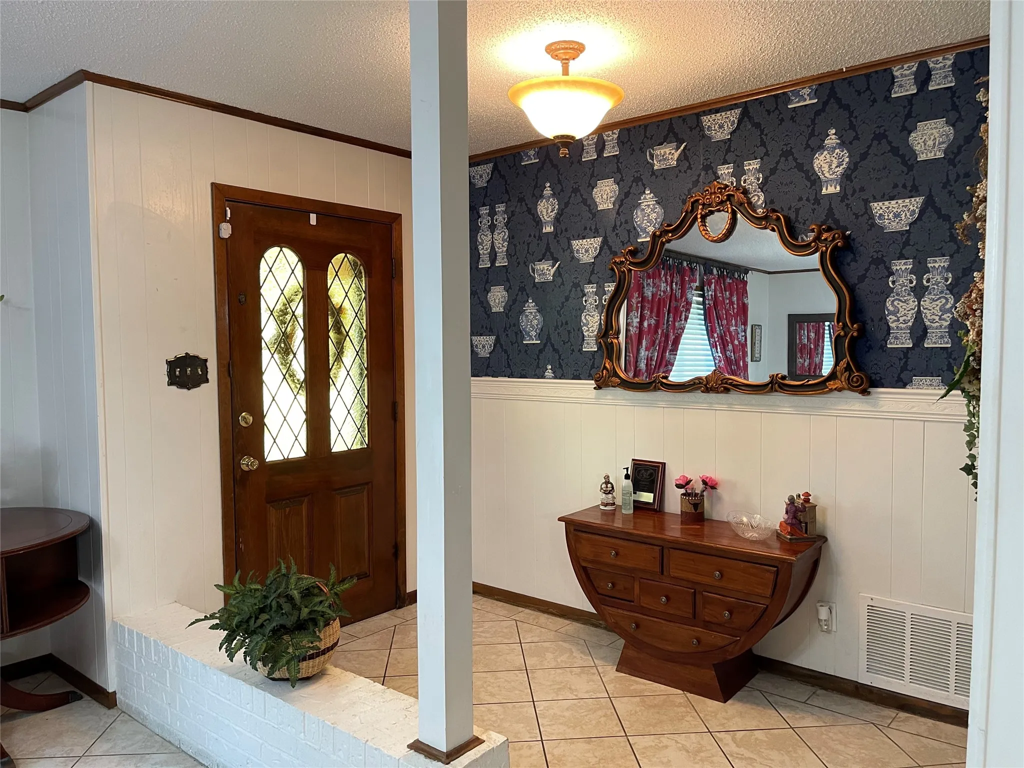 Single Family Residence For Sale in Freestone County , 403 N Hall Street, Fairfield, Texas 75840, 5 Bedrooms, 3 Bathrooms, 2 Garage spaces, 3,602 Sqft, built in 1975, Price $370,000, mls#21309375, Real Estate Agent in Fairfield, Homes For Sale in Freestone county, Homes For Sale in Fairfield, Realtor in Fairfield Texas, Real Estate Brokerage Independent Realty Texas, Luminita Cordes Realtor