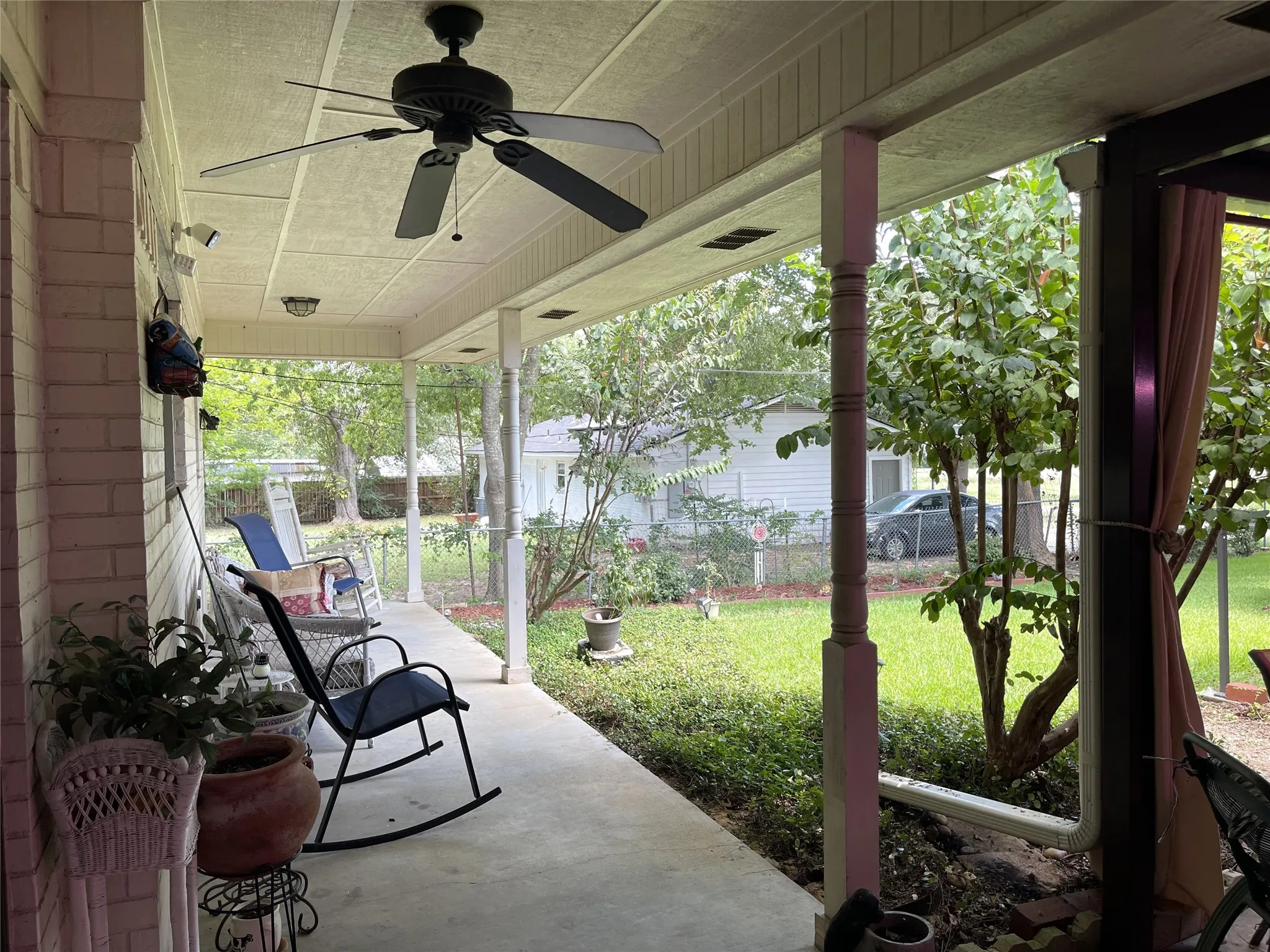 Single Family Residence For Sale in Freestone County , 403 N Hall Street, Fairfield, Texas 75840, 5 Bedrooms, 3 Bathrooms, 2 Garage spaces, 3,602 Sqft, built in 1975, Price $370,000, mls#21309375, Real Estate Agent in Fairfield, Homes For Sale in Freestone county, Homes For Sale in Fairfield, Realtor in Fairfield Texas, Real Estate Brokerage Independent Realty Texas, Luminita Cordes Realtor