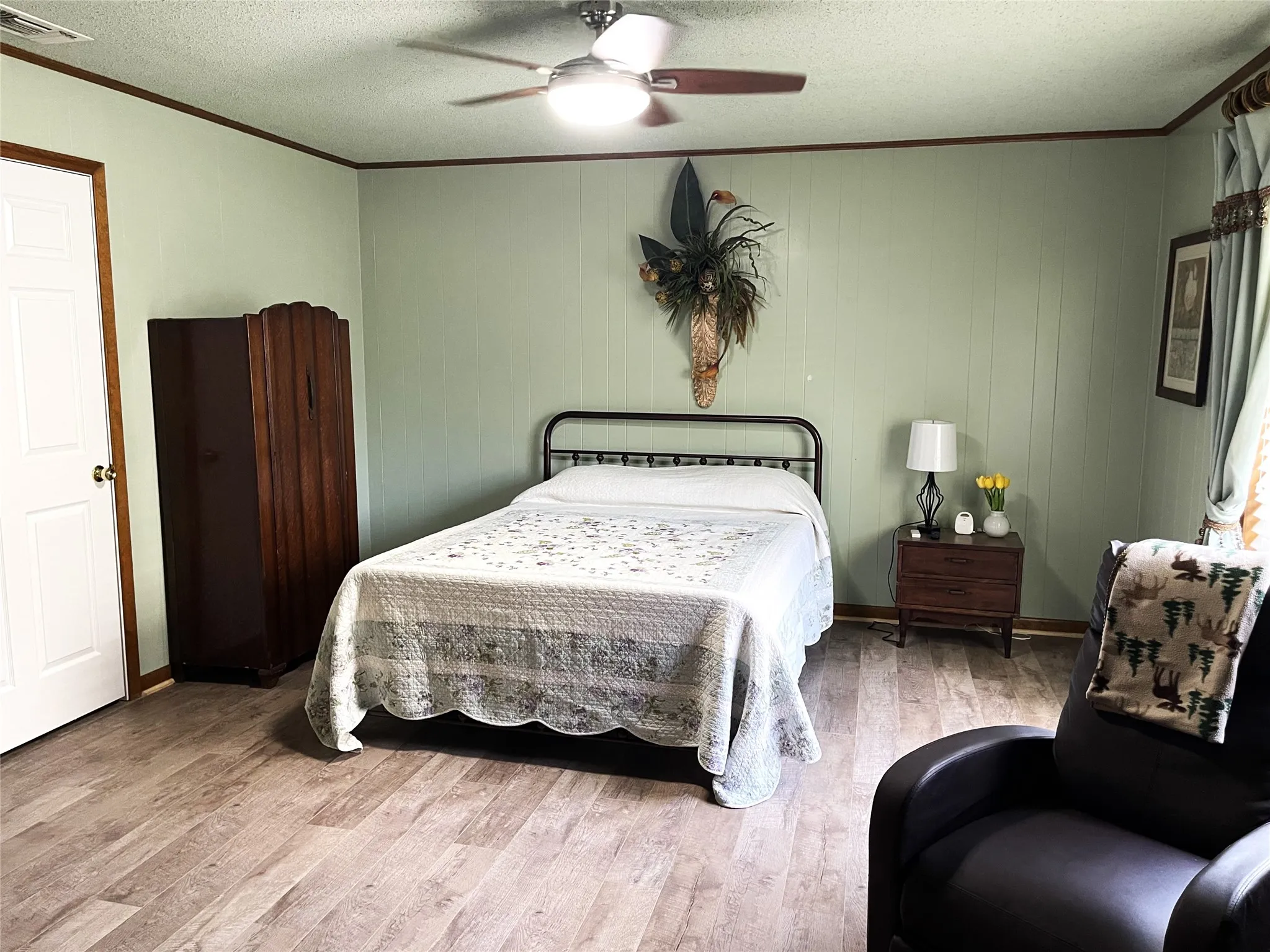 Single Family Residence For Sale in Freestone County , 403 N Hall Street, Fairfield, Texas 75840, 5 Bedrooms, 3 Bathrooms, 2 Garage spaces, 3,602 Sqft, built in 1975, Price $370,000, mls#21309375, Real Estate Agent in Fairfield, Homes For Sale in Freestone county, Homes For Sale in Fairfield, Realtor in Fairfield Texas, Real Estate Brokerage Independent Realty Texas, Luminita Cordes Realtor