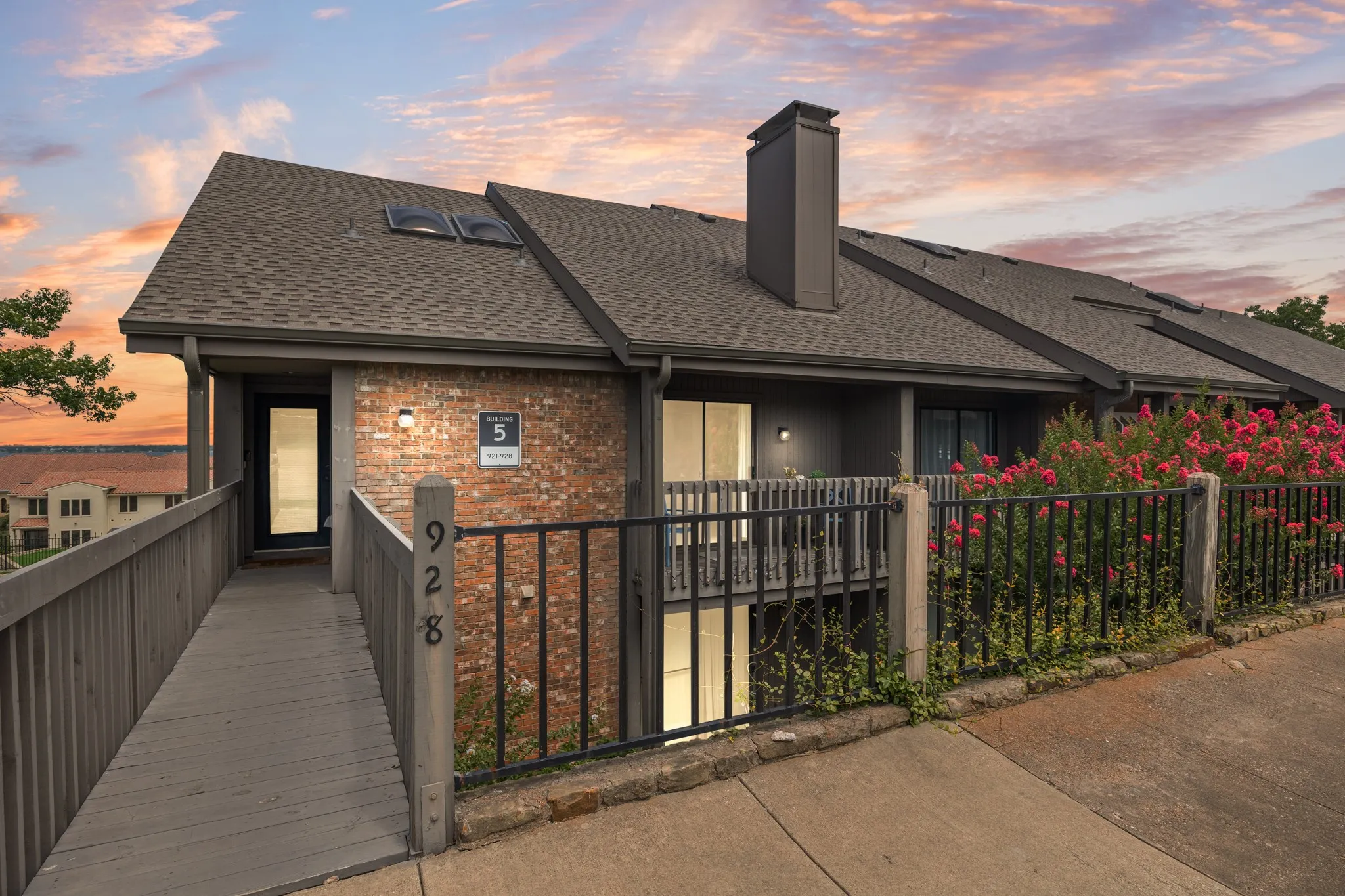 Condominium For Sale in Rockwall County , 928 Signal Ridge Place, Rockwall, Texas 75032, 2 Bedroom, 2 Bathroom, Garage spaces, 1,176 Sqft, built in 1983, Price $239,900, mls#21315613, Real Estate Agent in Rockwall, Homes For Sale in Rockwall county, Homes For Sale in Rockwall, Realtor in Rockwall Texas, Real Estate Brokerage Independent Realty Texas, Luminita Cordes Realtor
