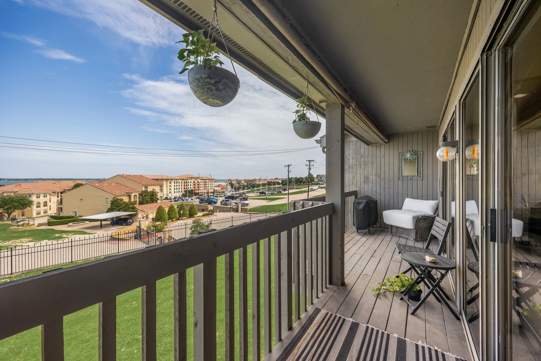 Condominium For Sale in Rockwall County , 928 Signal Ridge Place, Rockwall, Texas 75032, 2 Bedroom, 2 Bathroom, Garage spaces, 1,176 Sqft, built in 1983, Price $239,900, mls#21315613, Real Estate Agent in Rockwall, Homes For Sale in Rockwall county, Homes For Sale in Rockwall, Realtor in Rockwall Texas, Real Estate Brokerage Independent Realty Texas, Luminita Cordes Realtor