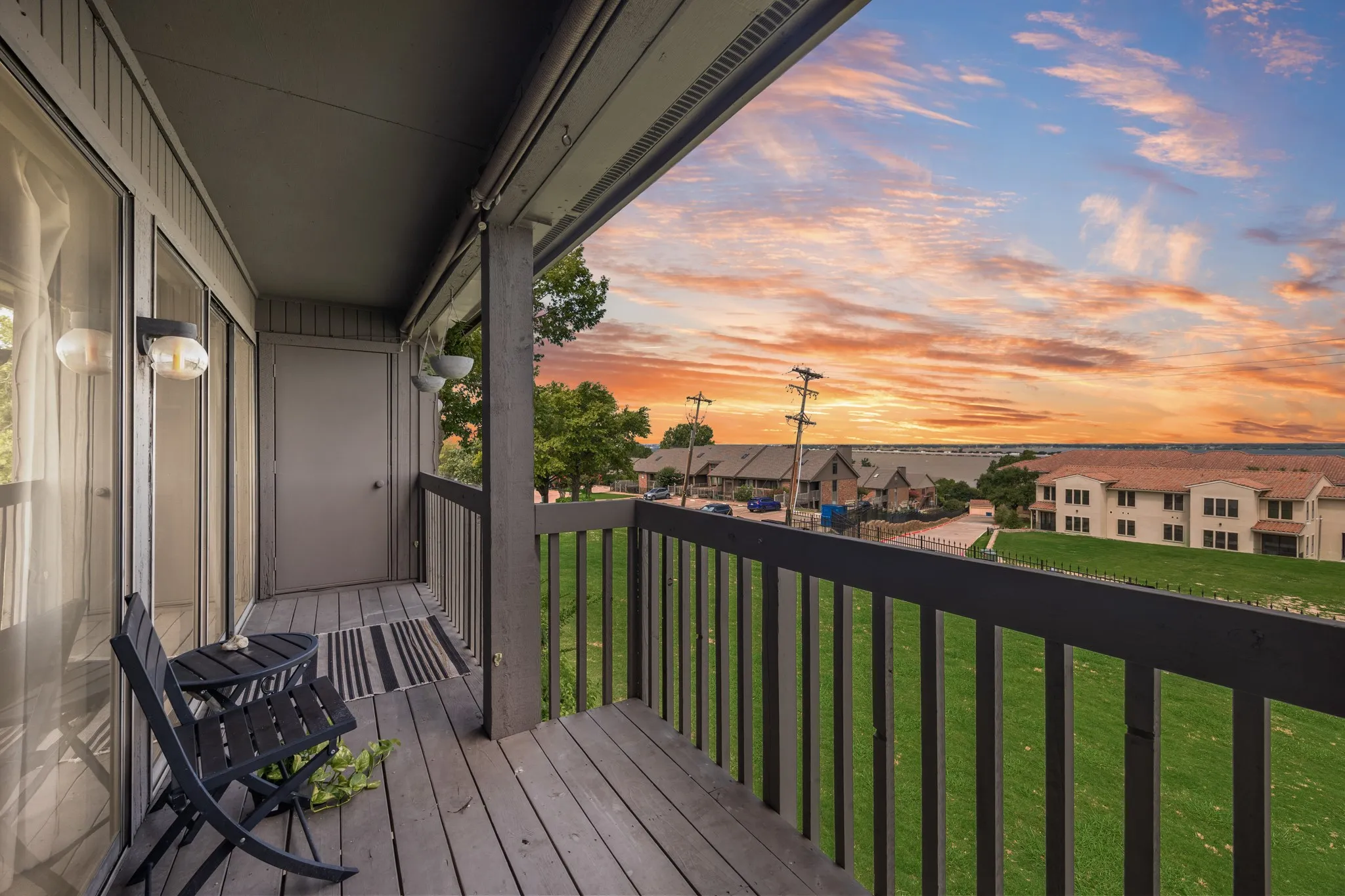 Condominium For Sale in Rockwall County , 928 Signal Ridge Place, Rockwall, Texas 75032, 2 Bedroom, 2 Bathroom, Garage spaces, 1,176 Sqft, built in 1983, Price $239,900, mls#21315613, Real Estate Agent in Rockwall, Homes For Sale in Rockwall county, Homes For Sale in Rockwall, Realtor in Rockwall Texas, Real Estate Brokerage Independent Realty Texas, Luminita Cordes Realtor