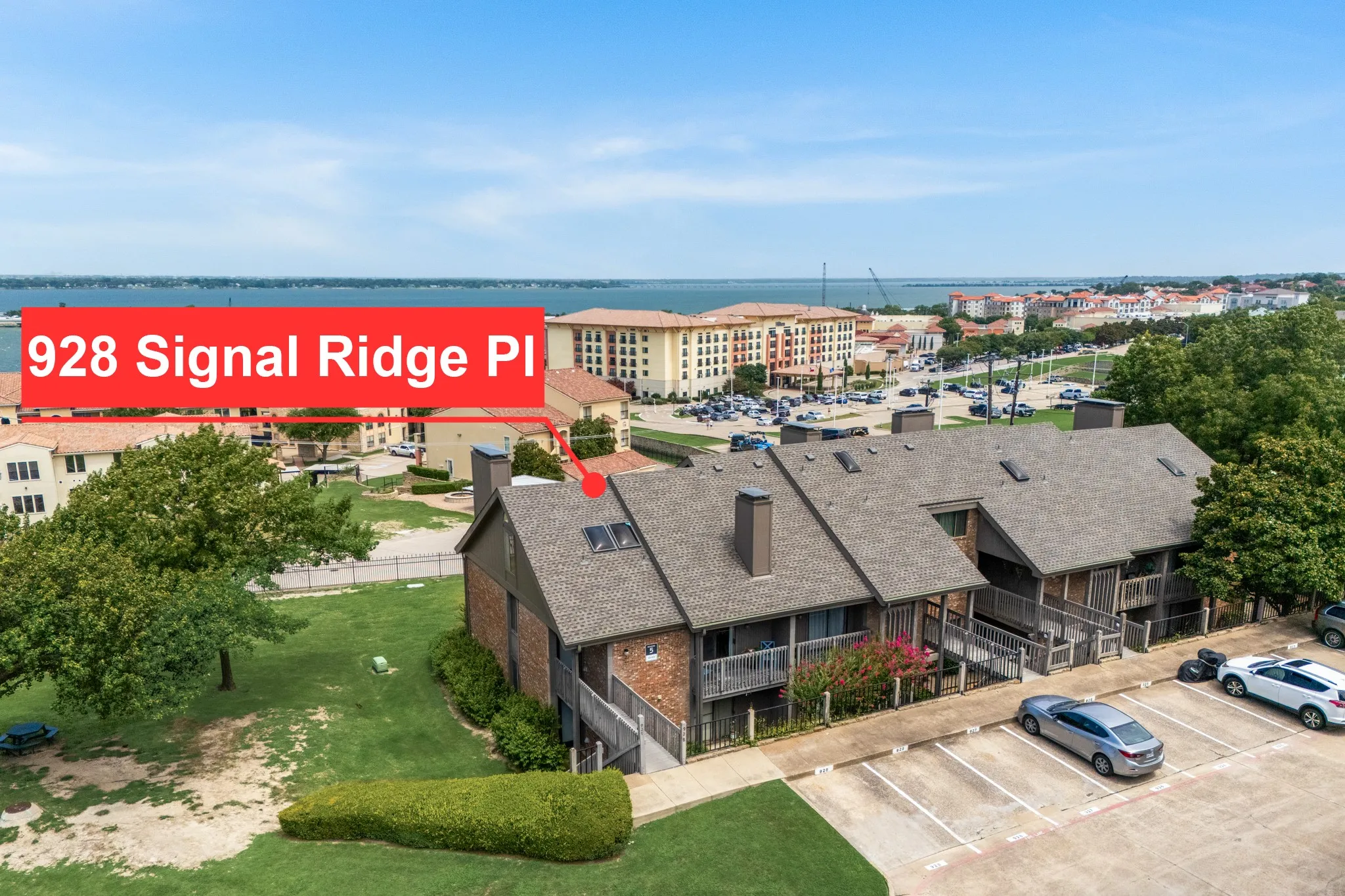 Condominium For Sale in Rockwall County , 928 Signal Ridge Place, Rockwall, Texas 75032, 2 Bedroom, 2 Bathroom, Garage spaces, 1,176 Sqft, built in 1983, Price $239,900, mls#21315613, Real Estate Agent in Rockwall, Homes For Sale in Rockwall county, Homes For Sale in Rockwall, Realtor in Rockwall Texas, Real Estate Brokerage Independent Realty Texas, Luminita Cordes Realtor
