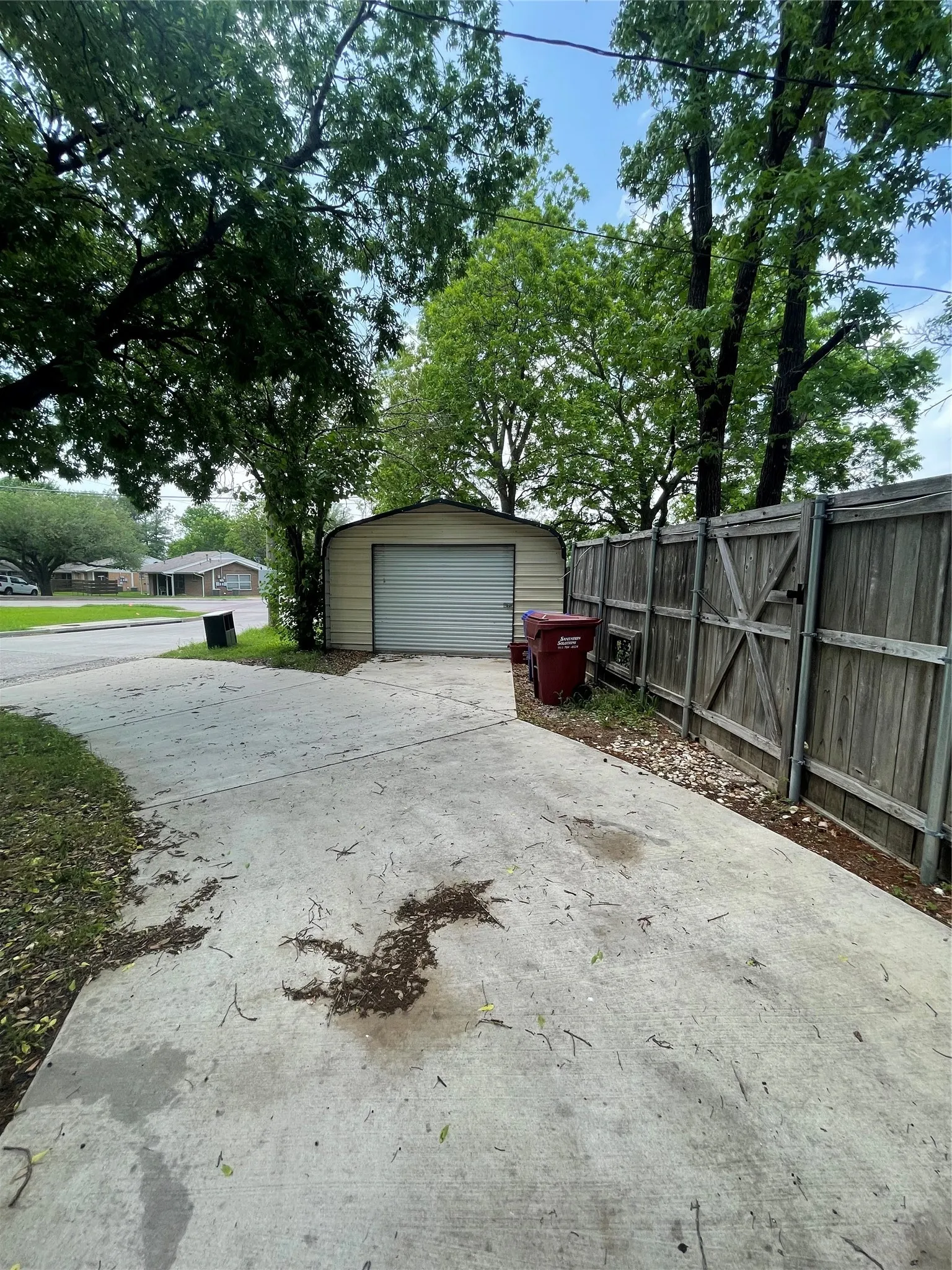Single Family Residence For Sale in Rockwall County , 403 Live Oak Street, Royse City, Texas 75189, 2 Bedrooms, 1 Bathroom, 1 Garage spaces, 1,152 Sqft, built in 1982, Price $195,000, mls#21314917, Real Estate Agent in Royse City, Homes For Sale in Rockwall county, Homes For Sale in Royse City, Realtor in Royse City Texas, Real Estate Brokerage Independent Realty Texas, Luminita Cordes Realtor