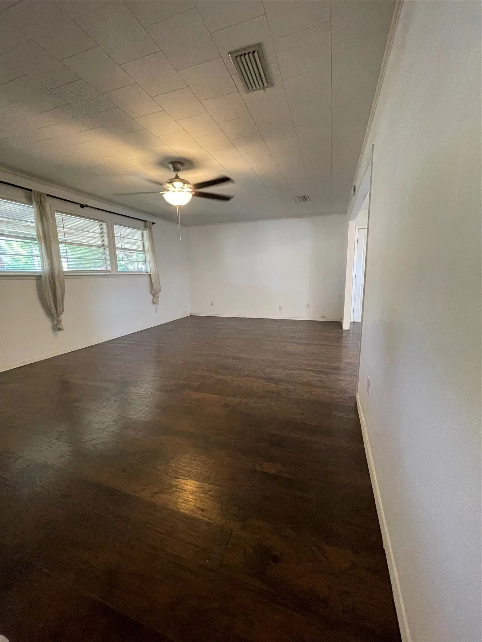 Single Family Residence For Sale in Rockwall County , 403 Live Oak Street, Royse City, Texas 75189, 2 Bedrooms, 1 Bathroom, 1 Garage spaces, 1,152 Sqft, built in 1982, Price $195,000, mls#21314917, Real Estate Agent in Royse City, Homes For Sale in Rockwall county, Homes For Sale in Royse City, Realtor in Royse City Texas, Real Estate Brokerage Independent Realty Texas, Luminita Cordes Realtor