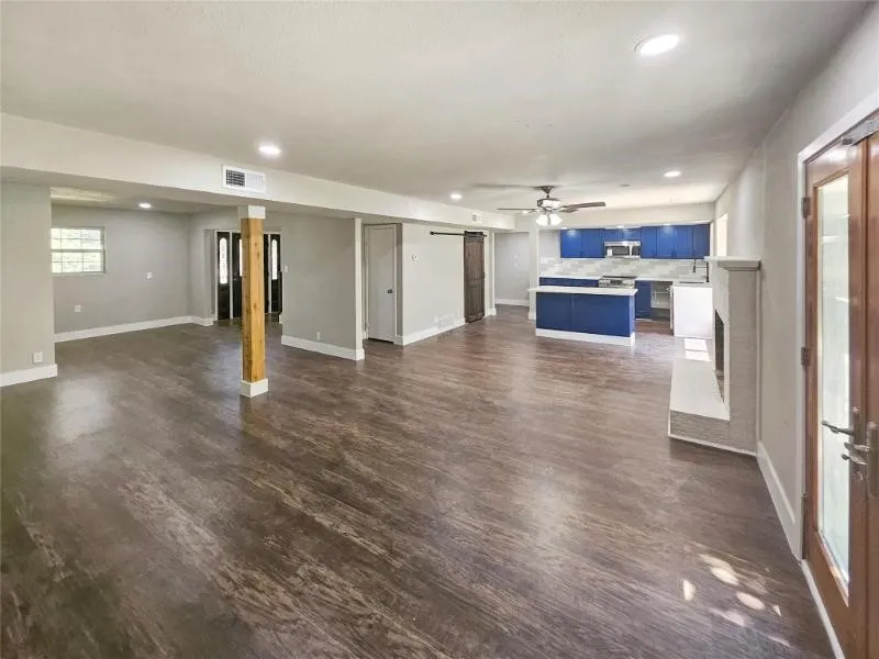 Single Family Residence For Sale in Denton County , 1914 Emerson Lane, Denton, Texas 76209, 4 Bedroom, 3 Bathroom, Garage spaces, 2,759 Sqft, built in 1965, mls#21317484, Real Estate Agent in Denton, Homes For Sale in Denton county, Homes For Sale in Denton, Realtor in Denton Texas, Real Estate Brokerage Independent Realty Texas, Luminita Cordes Realtor