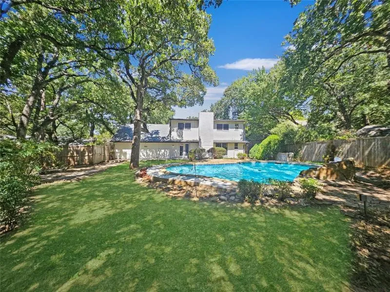Single Family Residence For Sale in Denton County , 1914 Emerson Lane, Denton, Texas 76209, 4 Bedroom, 3 Bathroom, Garage spaces, 2,759 Sqft, built in 1965, mls#21317484, Real Estate Agent in Denton, Homes For Sale in Denton county, Homes For Sale in Denton, Realtor in Denton Texas, Real Estate Brokerage Independent Realty Texas, Luminita Cordes Realtor