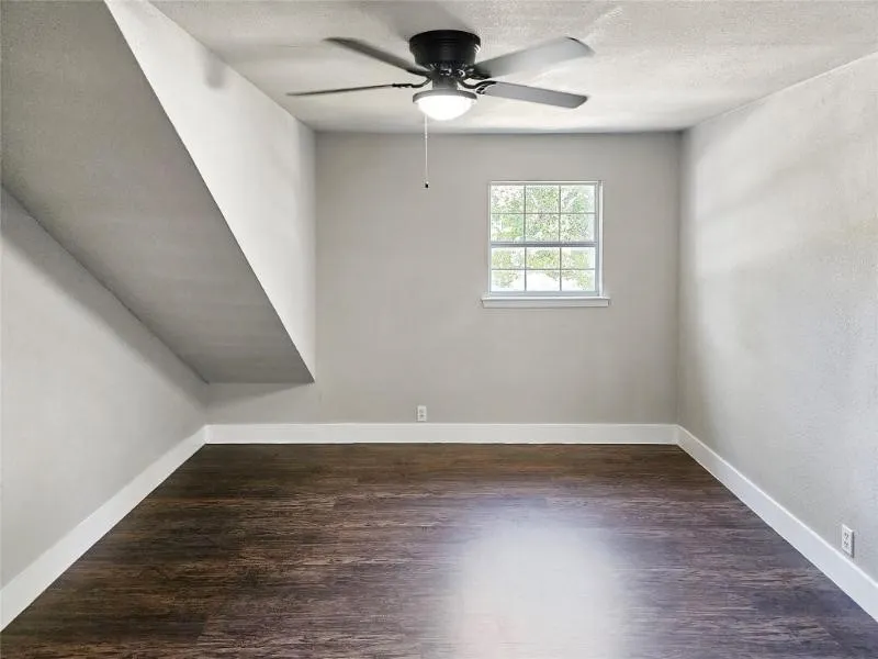 Single Family Residence For Sale in Denton County , 1914 Emerson Lane, Denton, Texas 76209, 4 Bedroom, 3 Bathroom, Garage spaces, 2,759 Sqft, built in 1965, mls#21317484, Real Estate Agent in Denton, Homes For Sale in Denton county, Homes For Sale in Denton, Realtor in Denton Texas, Real Estate Brokerage Independent Realty Texas, Luminita Cordes Realtor