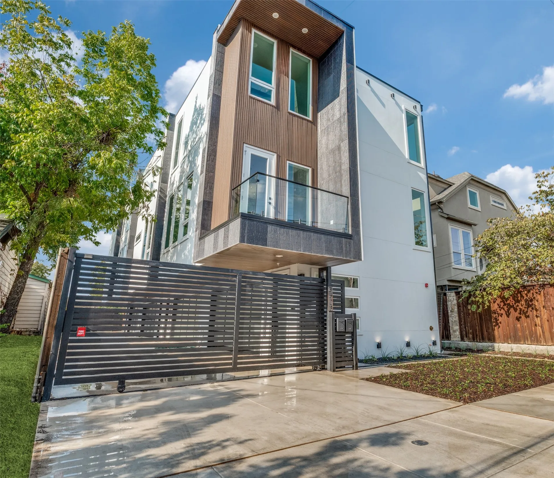 Townhouse For Rent in Dallas County , 3523 Miles Street 104, Dallas, Texas 75209, 2 Bedroom, 3 Bathroom, 2 Garage spaces, 1,535 Sqft, built in 2026, mls#21317695, Real Estate Agent in Dallas, Homes For Rent in Dallas county, Homes For Rent in Dallas, Realtor in Dallas Texas, Real Estate Brokerage Independent Realty Texas, Luminita Cordes Realtor