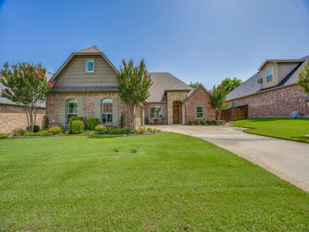Single Family Residence For Sale in Grayson County , 2924 Overland Trail, Sherman, Texas 75092, 3 Bedroom, 2 Bathroom, 2 Garage spaces, 2,662 Sqft, built in 2013, mls#21301624, Real Estate Agent in Sherman, Homes For Sale in Grayson county, Homes For Sale in Sherman, Realtor in Sherman Texas, Real Estate Brokerage Independent Realty Texas, Luminita Cordes Realtor