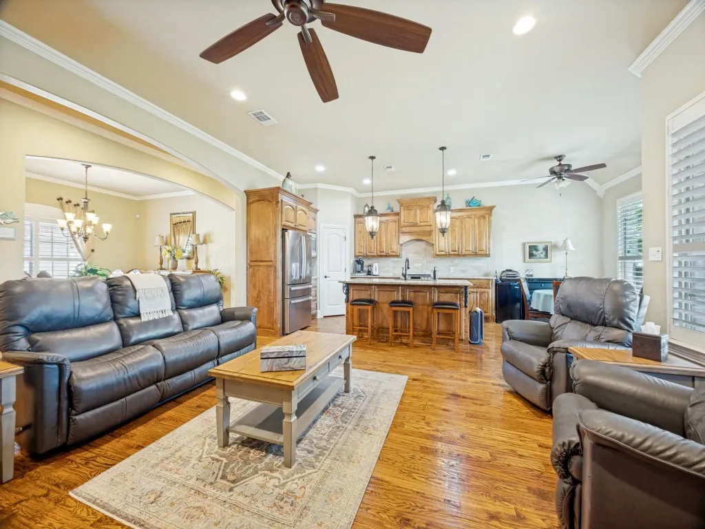 Single Family Residence For Sale in Grayson County , 2924 Overland Trail, Sherman, Texas 75092, 3 Bedroom, 2 Bathroom, 2 Garage spaces, 2,662 Sqft, built in 2013, mls#21301624, Real Estate Agent in Sherman, Homes For Sale in Grayson county, Homes For Sale in Sherman, Realtor in Sherman Texas, Real Estate Brokerage Independent Realty Texas, Luminita Cordes Realtor