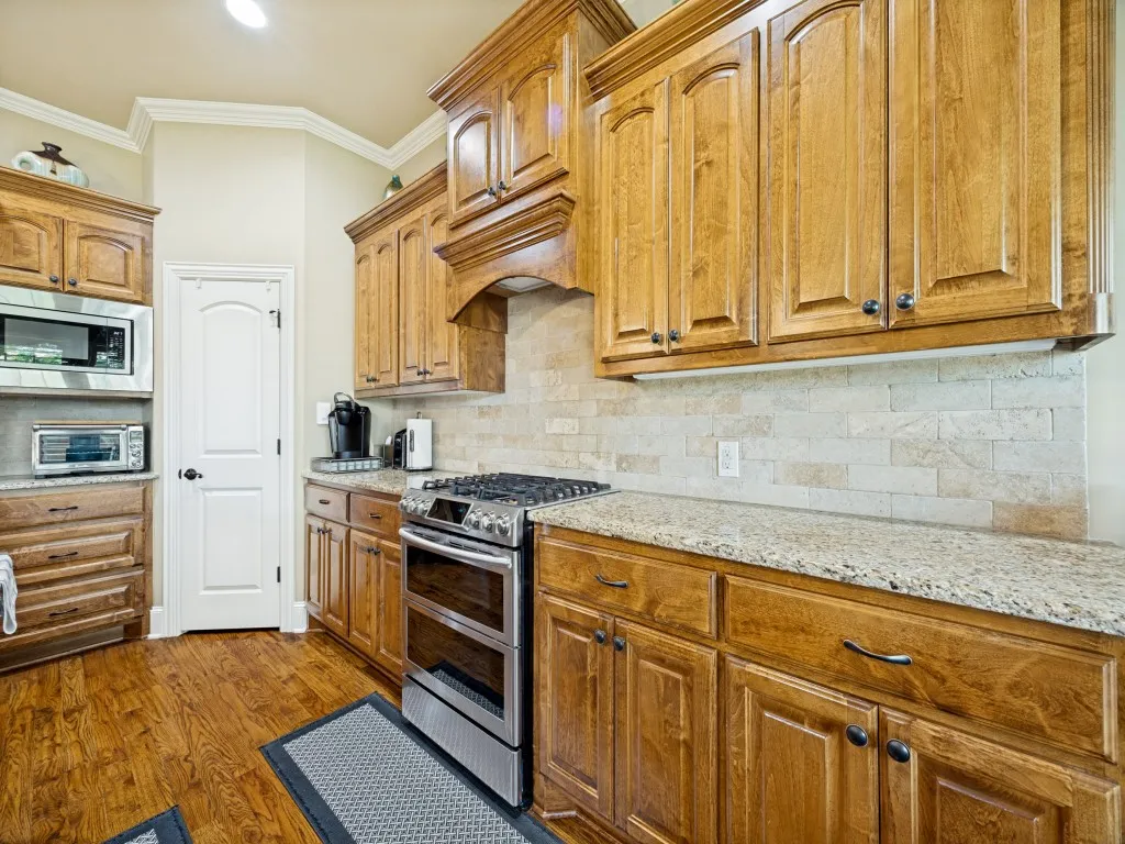 Single Family Residence For Sale in Grayson County , 2924 Overland Trail, Sherman, Texas 75092, 3 Bedroom, 2 Bathroom, 2 Garage spaces, 2,662 Sqft, built in 2013, mls#21301624, Real Estate Agent in Sherman, Homes For Sale in Grayson county, Homes For Sale in Sherman, Realtor in Sherman Texas, Real Estate Brokerage Independent Realty Texas, Luminita Cordes Realtor