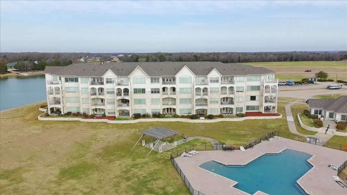 Condominium For Sale in Navarro County , 9900 Northshore Boulevard 3108, Corsicana, Texas 75109, 3 Bedrooms, 3 Bathrooms, Garage spaces, 1,617 Sqft, built in 2012, Price $330,000, mls#21316836, Real Estate Agent in Corsicana, Homes For Sale in Navarro county, Homes For Sale in Corsicana, Realtor in Corsicana Texas, Real Estate Brokerage Independent Realty Texas, Luminita Cordes Realtor