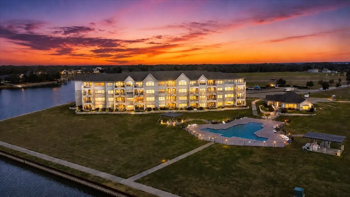 Condominium For Sale in Navarro County , 9900 Northshore Boulevard 3108, Corsicana, Texas 75109, 3 Bedrooms, 3 Bathrooms, Garage spaces, 1,617 Sqft, built in 2012, Price $330,000, mls#21316836, Real Estate Agent in Corsicana, Homes For Sale in Navarro county, Homes For Sale in Corsicana, Realtor in Corsicana Texas, Real Estate Brokerage Independent Realty Texas, Luminita Cordes Realtor