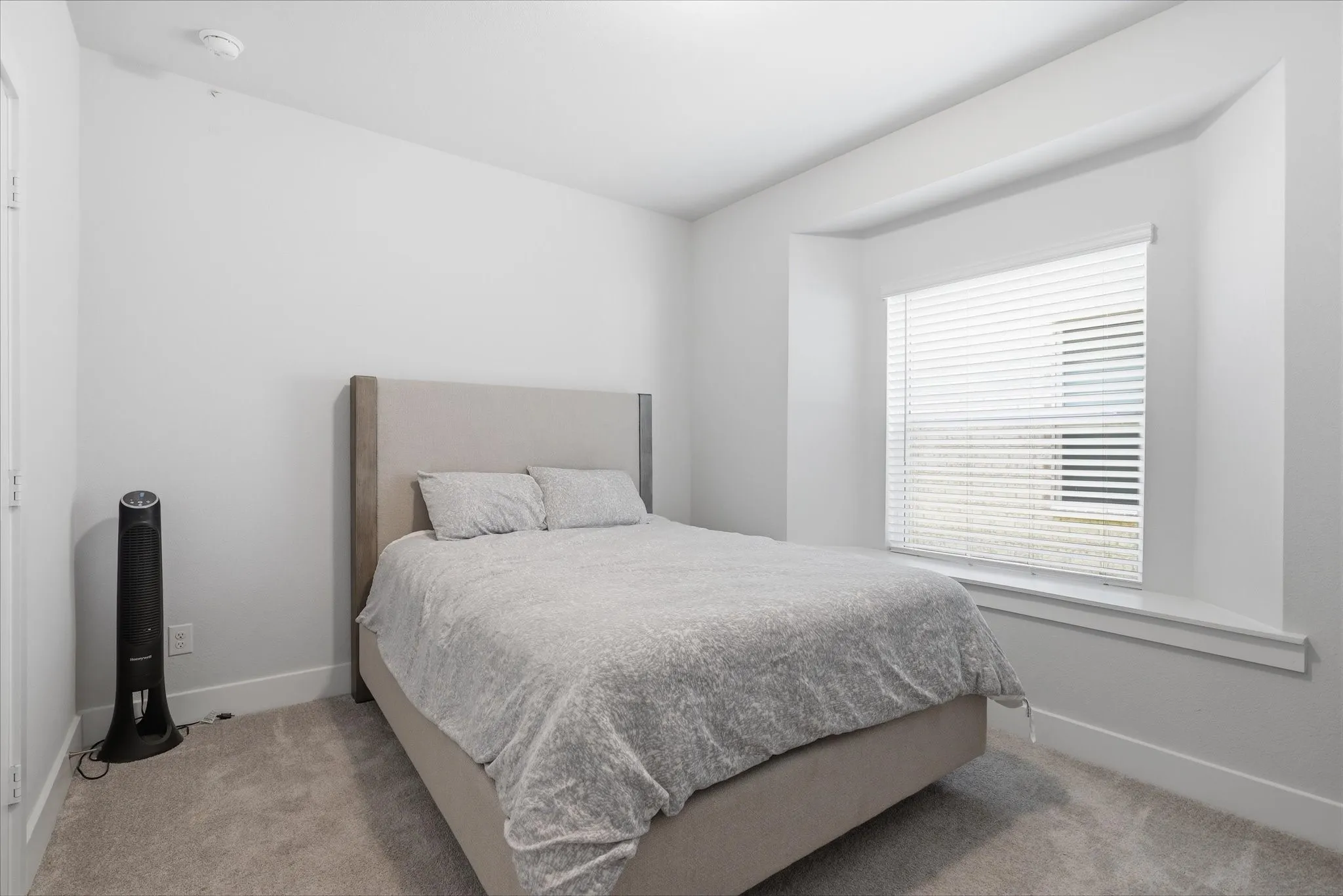 Single Family Residence For Sale in Denton County , 1824 Valencia Drive, Little Elm, Texas 75068, 6 Bedroom, 4 Bathroom, 2 Garage spaces, 3,505 Sqft, built in 2024, mls#21316016, Real Estate Agent in Little Elm, Homes For Sale in Denton county, Homes For Sale in Little Elm, Realtor in Little Elm Texas, Real Estate Brokerage Independent Realty Texas, Luminita Cordes Realtor