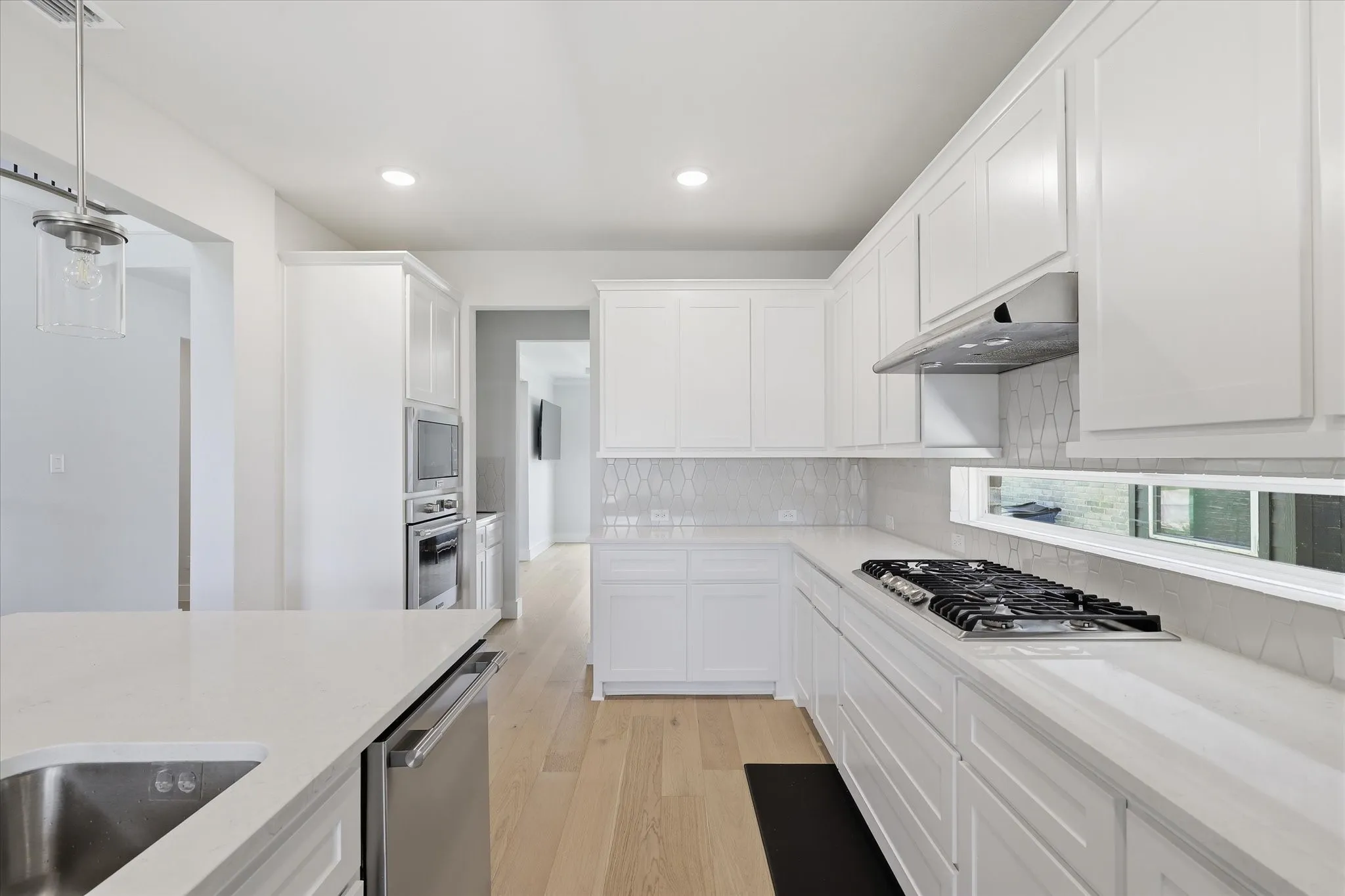 Single Family Residence For Sale in Denton County , 1824 Valencia Drive, Little Elm, Texas 75068, 6 Bedroom, 4 Bathroom, 2 Garage spaces, 3,505 Sqft, built in 2024, mls#21316016, Real Estate Agent in Little Elm, Homes For Sale in Denton county, Homes For Sale in Little Elm, Realtor in Little Elm Texas, Real Estate Brokerage Independent Realty Texas, Luminita Cordes Realtor