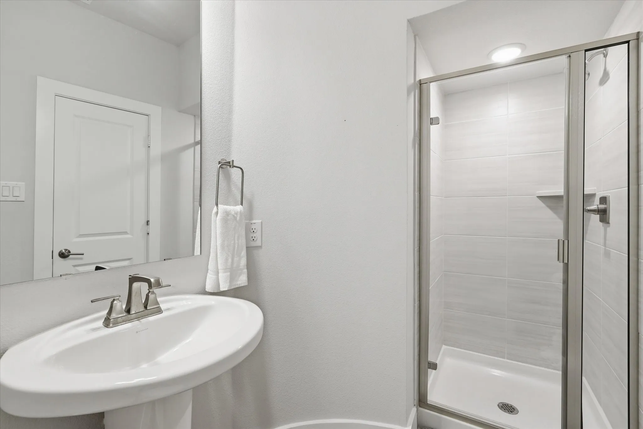 Single Family Residence For Sale in Denton County , 1824 Valencia Drive, Little Elm, Texas 75068, 6 Bedroom, 4 Bathroom, 2 Garage spaces, 3,505 Sqft, built in 2024, mls#21316016, Real Estate Agent in Little Elm, Homes For Sale in Denton county, Homes For Sale in Little Elm, Realtor in Little Elm Texas, Real Estate Brokerage Independent Realty Texas, Luminita Cordes Realtor