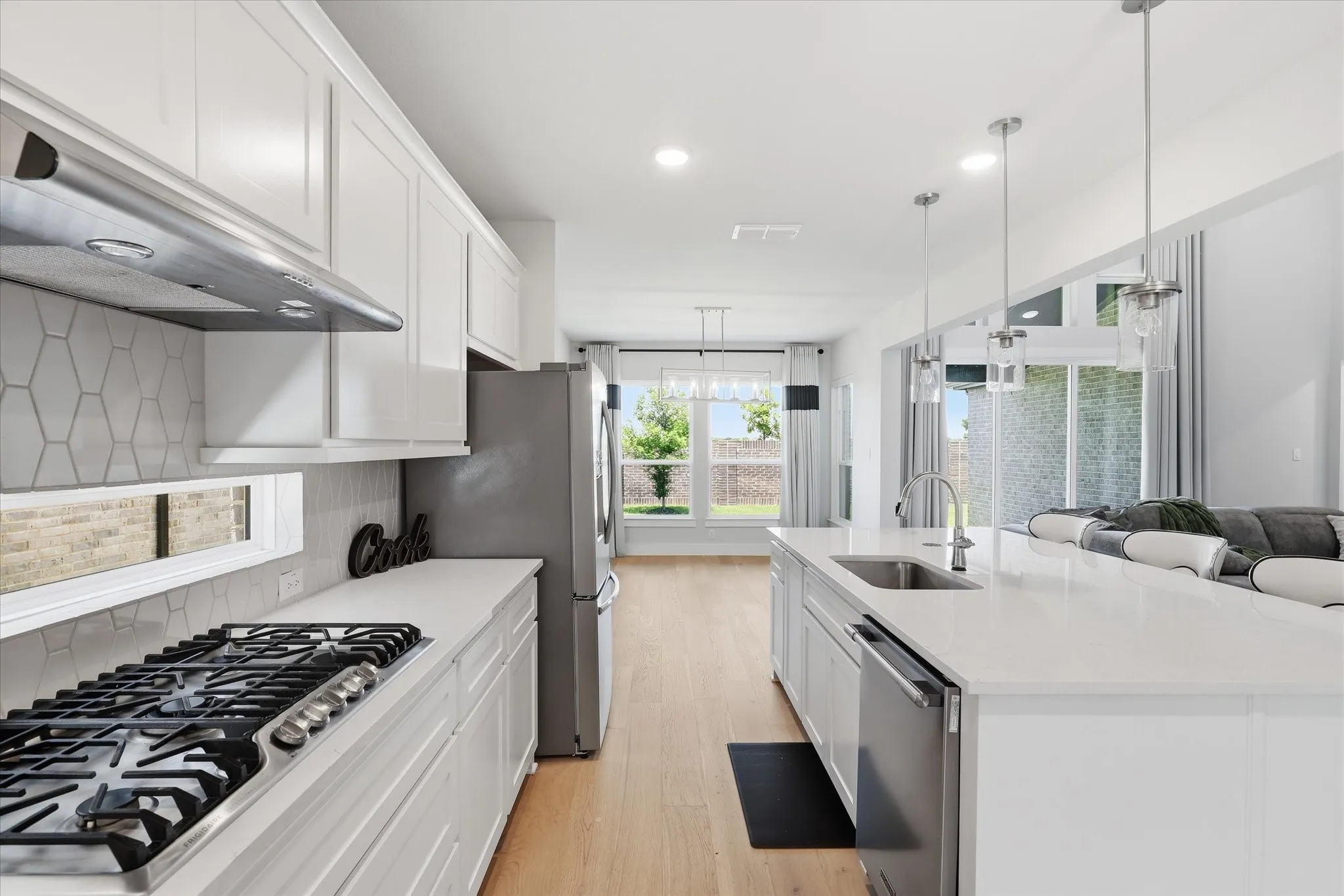 Single Family Residence For Sale in Denton County , 1824 Valencia Drive, Little Elm, Texas 75068, 6 Bedroom, 4 Bathroom, 2 Garage spaces, 3,505 Sqft, built in 2024, mls#21316016, Real Estate Agent in Little Elm, Homes For Sale in Denton county, Homes For Sale in Little Elm, Realtor in Little Elm Texas, Real Estate Brokerage Independent Realty Texas, Luminita Cordes Realtor
