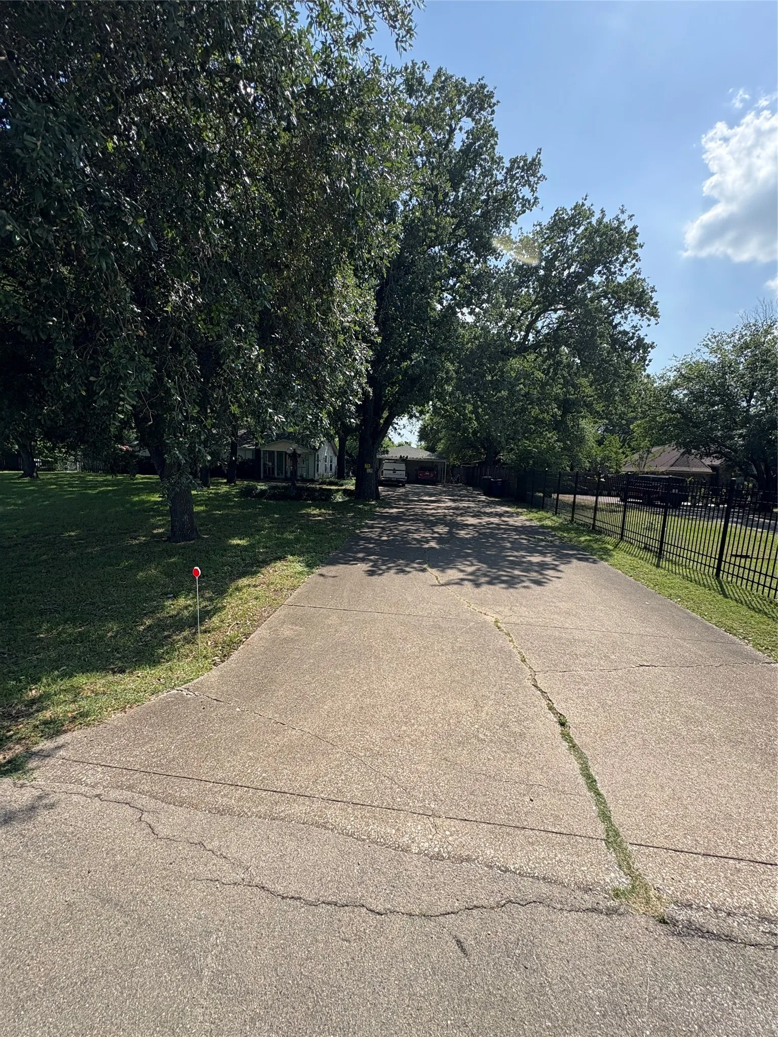 Single Family Residence For Sale in Dallas County , 14034 Vida Lane, Dallas, Texas 75253, 4 Bedroom, 2 Bathroom, 4 Garage spaces, 1,700 Sqft, built in 1978, mls#21304954, Real Estate Agent in Dallas, Homes For Sale in Dallas county, Homes For Sale in Dallas, Realtor in Dallas Texas, Real Estate Brokerage Independent Realty Texas, Luminita Cordes Realtor