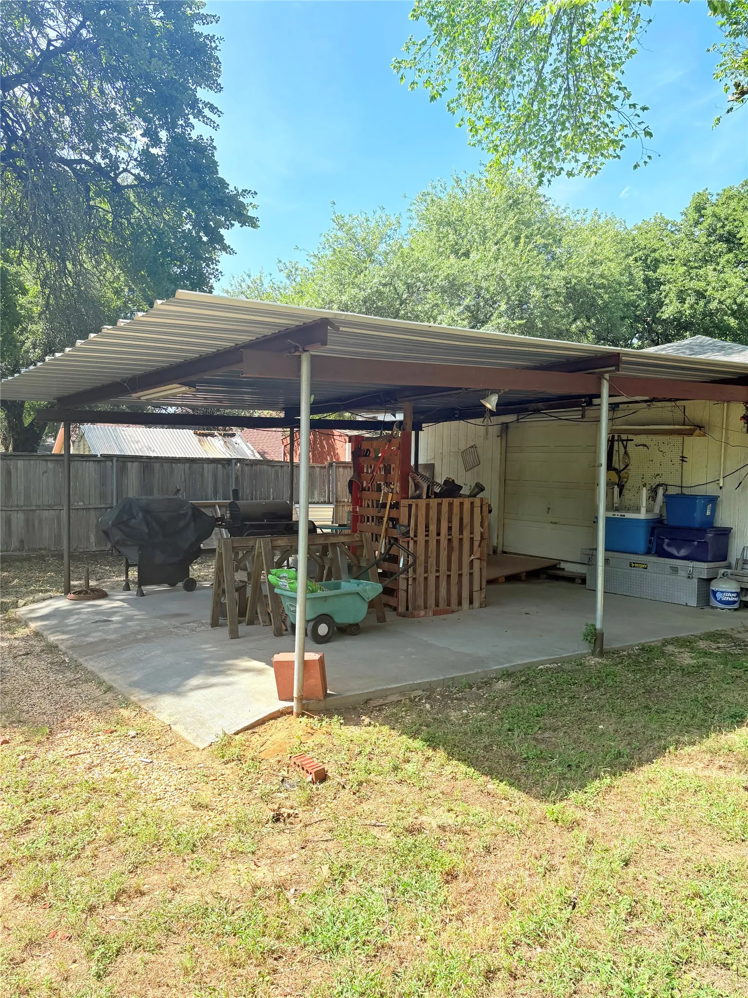 back car port 414 sq feet.