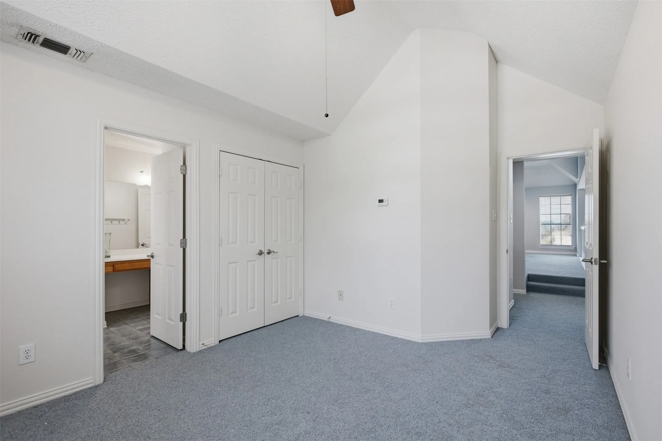 Single Family Residence For Sale in Dallas County , 14584 Blueberry Court, Addison, Texas 75001, 3 Bedroom, 3 Bathroom, 2 Garage spaces, 1,751 Sqft, built in 1994, mls#21317740, Real Estate Agent in Addison, Homes For Sale in Dallas county, Homes For Sale in Addison, Realtor in Addison Texas, Real Estate Brokerage Independent Realty Texas, Luminita Cordes Realtor