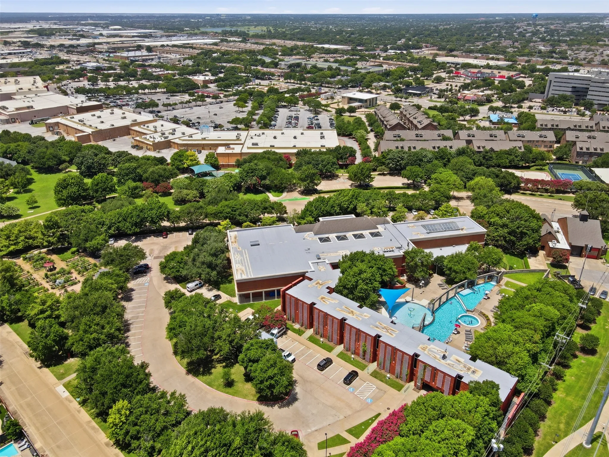 Single Family Residence For Sale in Dallas County , 14584 Blueberry Court, Addison, Texas 75001, 3 Bedroom, 3 Bathroom, 2 Garage spaces, 1,751 Sqft, built in 1994, mls#21317740, Real Estate Agent in Addison, Homes For Sale in Dallas county, Homes For Sale in Addison, Realtor in Addison Texas, Real Estate Brokerage Independent Realty Texas, Luminita Cordes Realtor